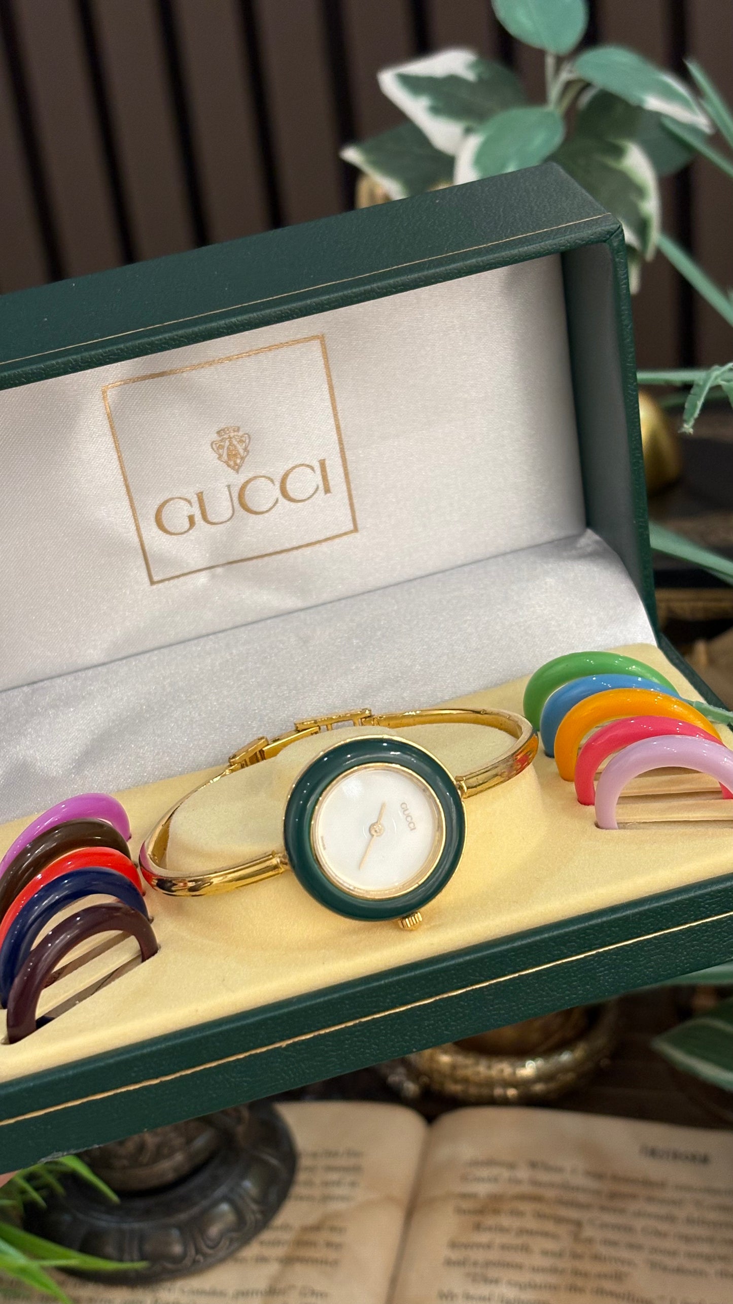Extremely Rare Gucci Interchangeable Bezel Bangle Watch Set in Gold Tone Quartz Swiss