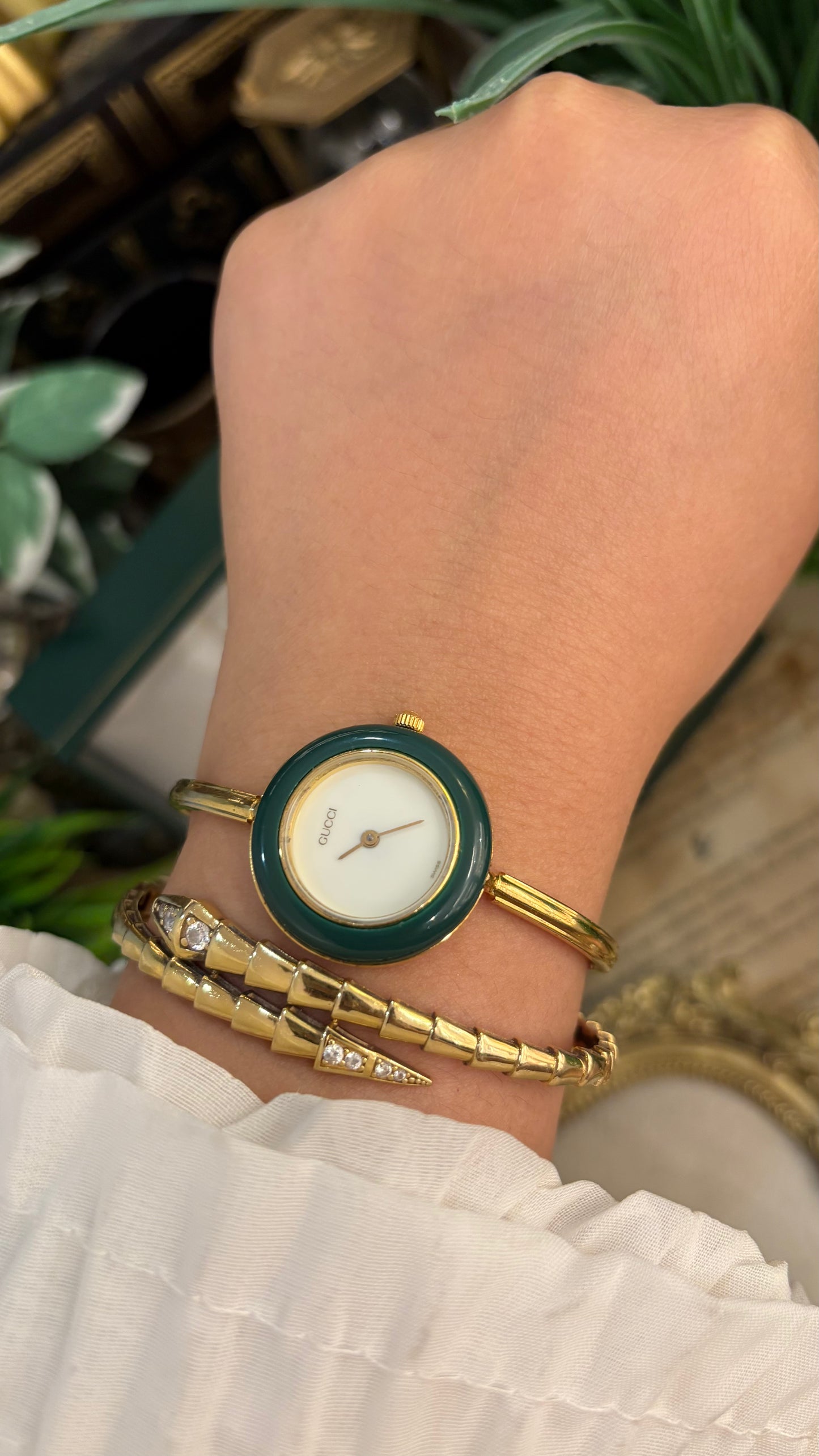 Extremely Rare Gucci Interchangeable Bezel Bangle Watch Set in Gold Tone Quartz Swiss