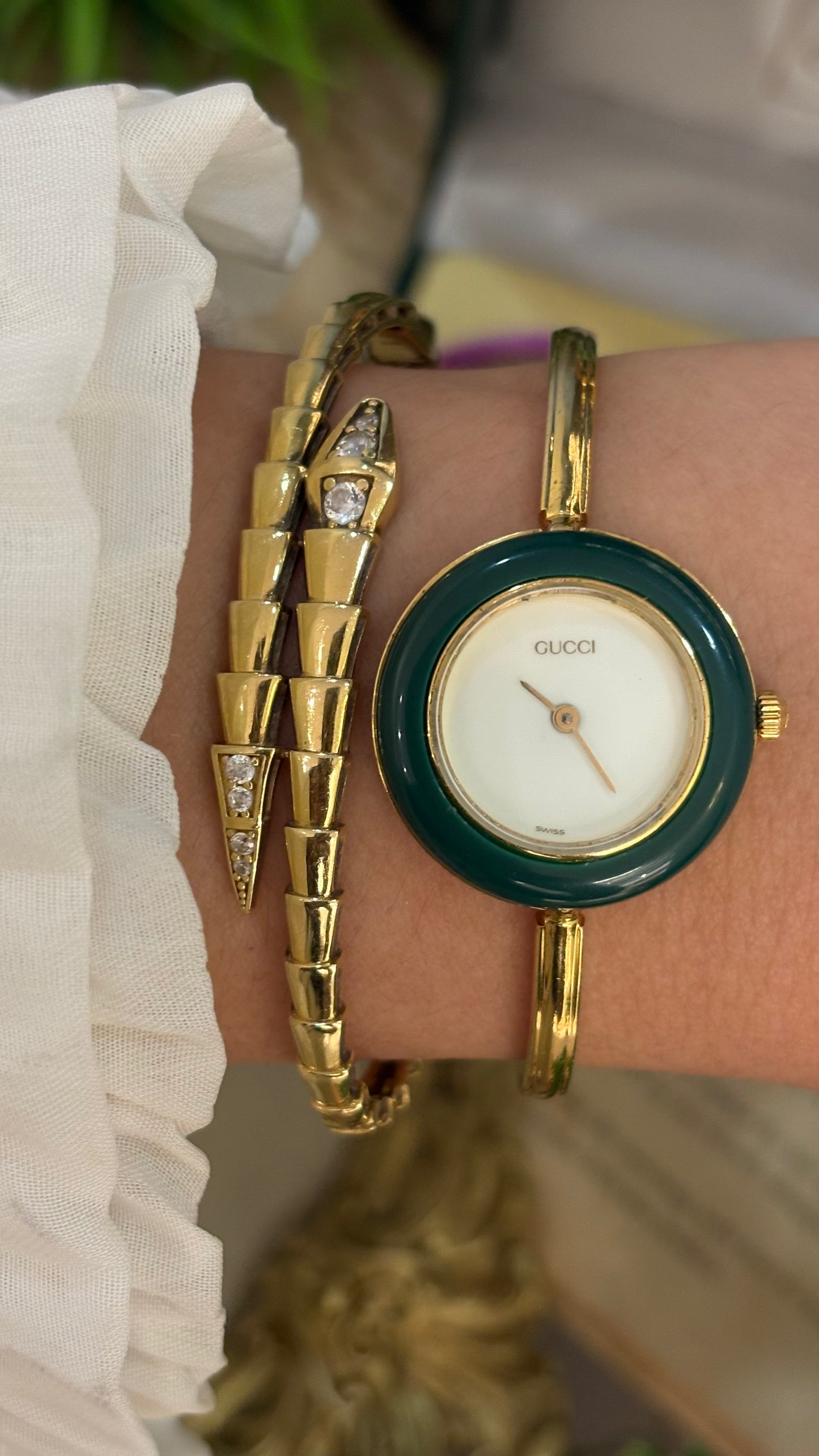 Extremely Rare Gucci Interchangeable Bezel Bangle Watch Set in Gold Tone Quartz Swiss