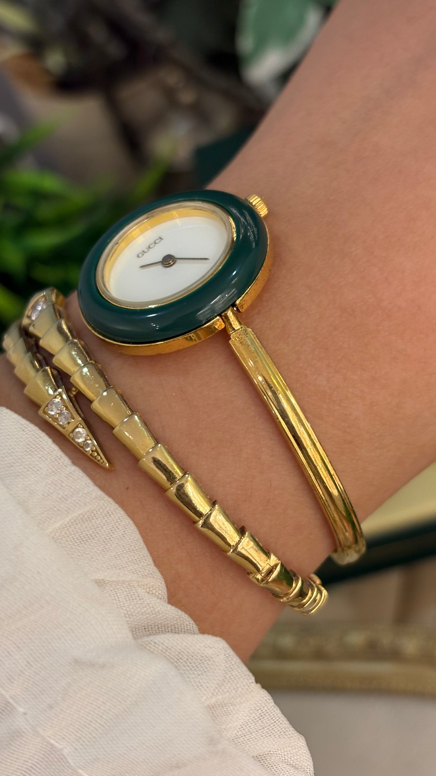 Extremely Rare Gucci Interchangeable Bezel Bangle Watch Set in Gold Tone Quartz Swiss