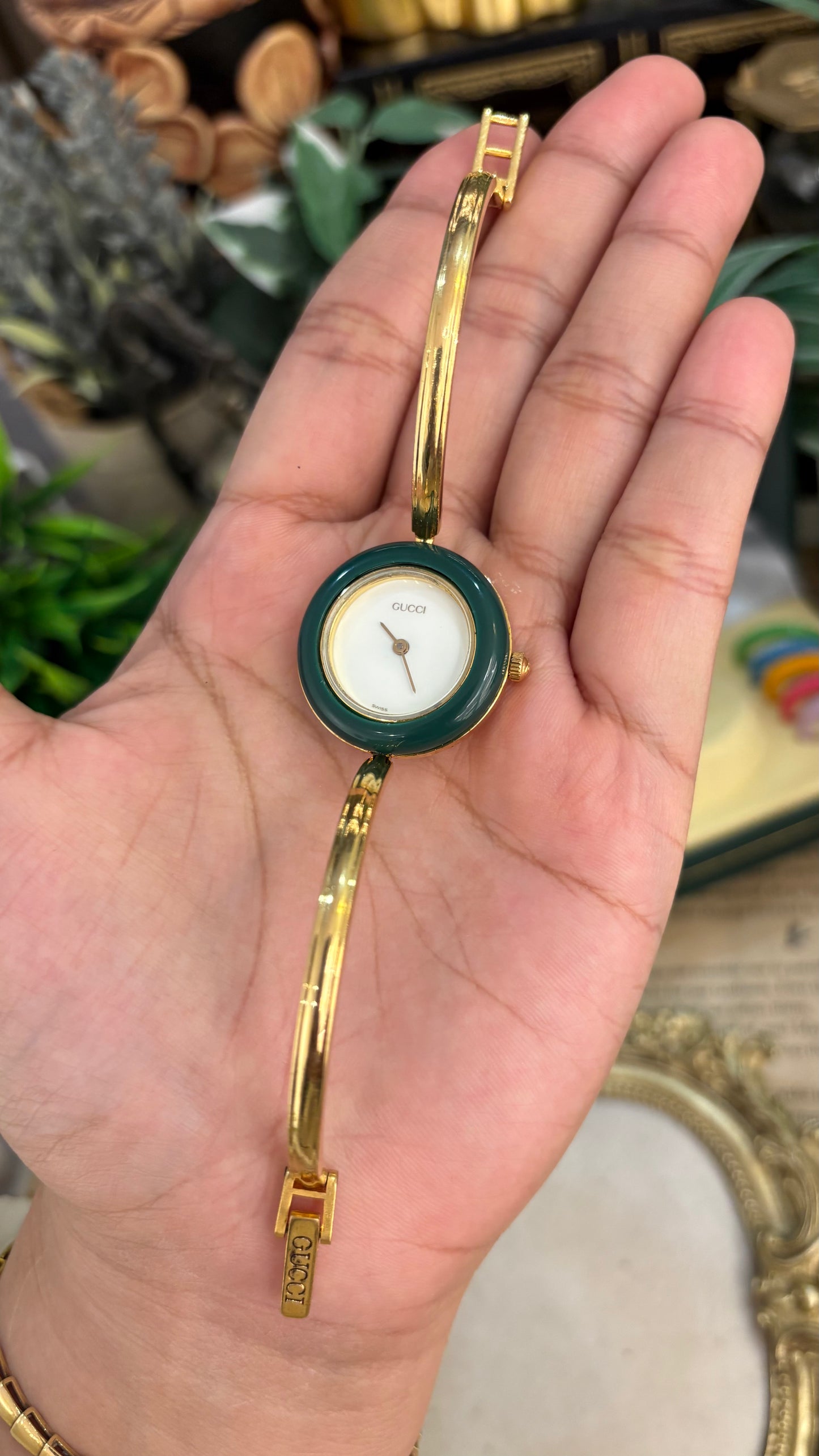 Extremely Rare Gucci Interchangeable Bezel Bangle Watch Set in Gold Tone Quartz Swiss