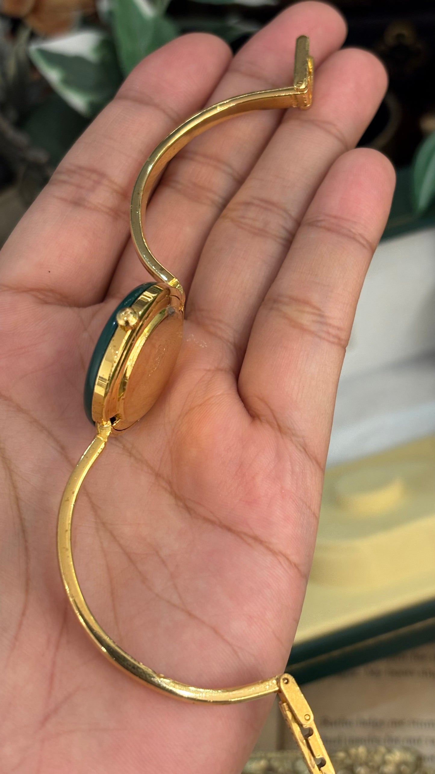 Extremely Rare Gucci Interchangeable Bezel Bangle Watch Set in Gold Tone Quartz Swiss