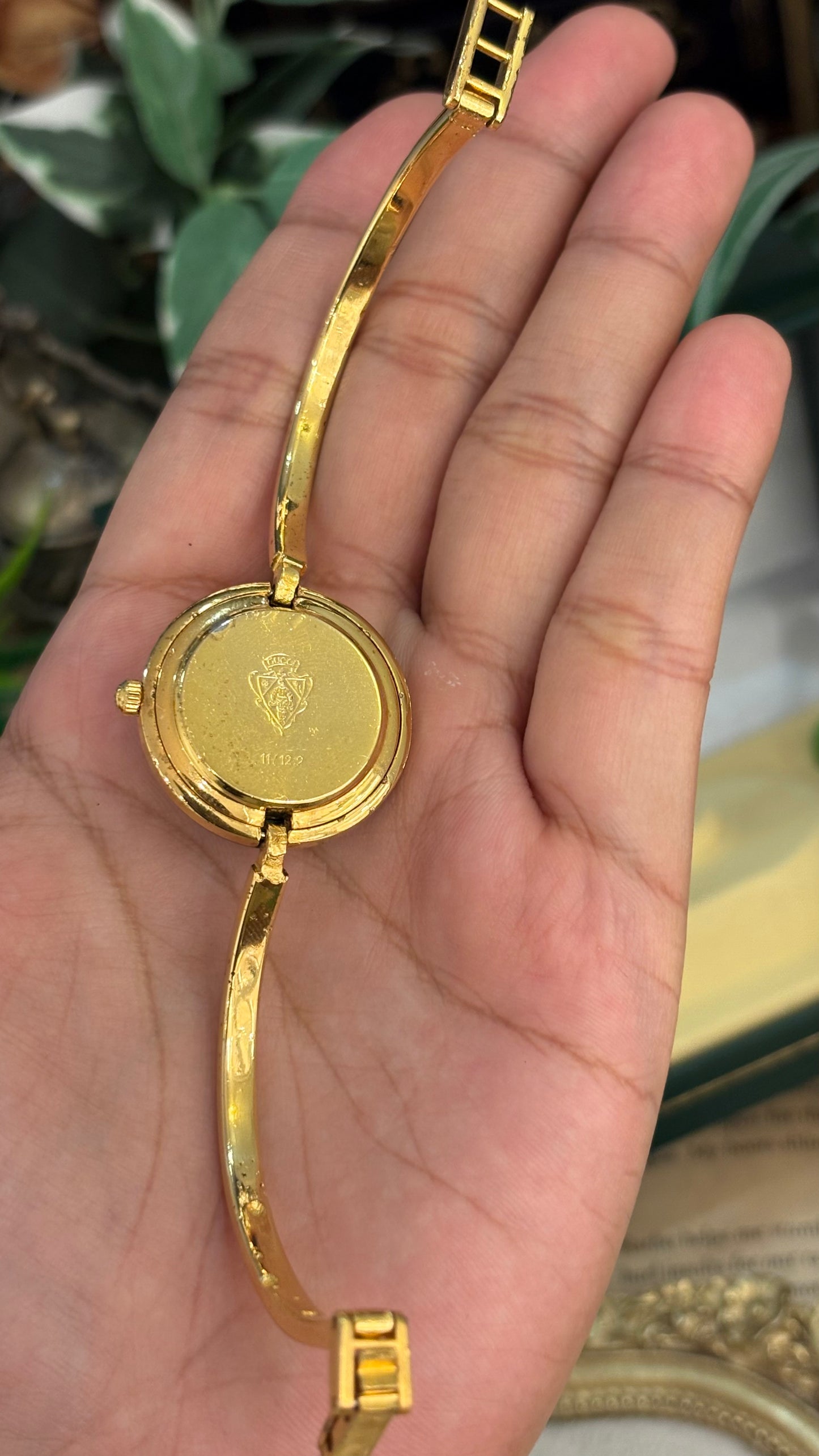 Extremely Rare Gucci Interchangeable Bezel Bangle Watch Set in Gold Tone Quartz Swiss