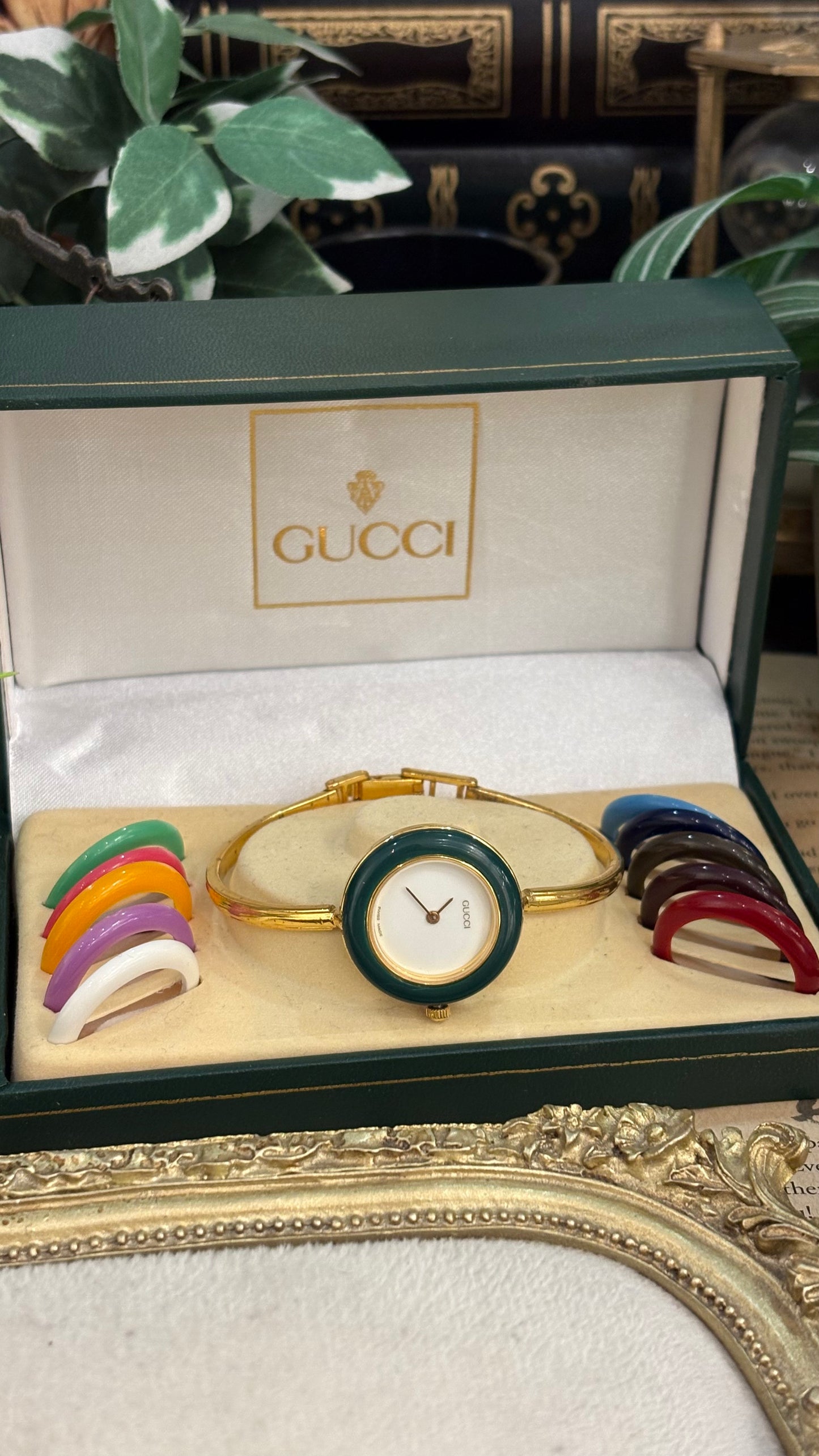 Extremely Rare Gucci Interchangeable Bezel Bangle Watch Set in Gold Tone Quartz Swiss