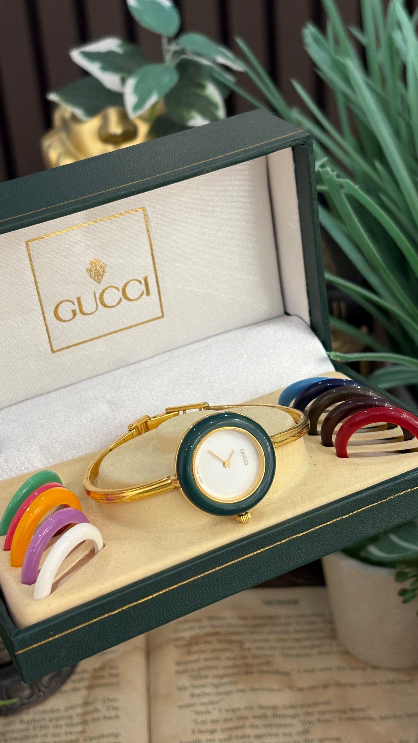 Extremely Rare Gucci Interchangeable Bezel Bangle Watch Set in Gold Tone Quartz Swiss