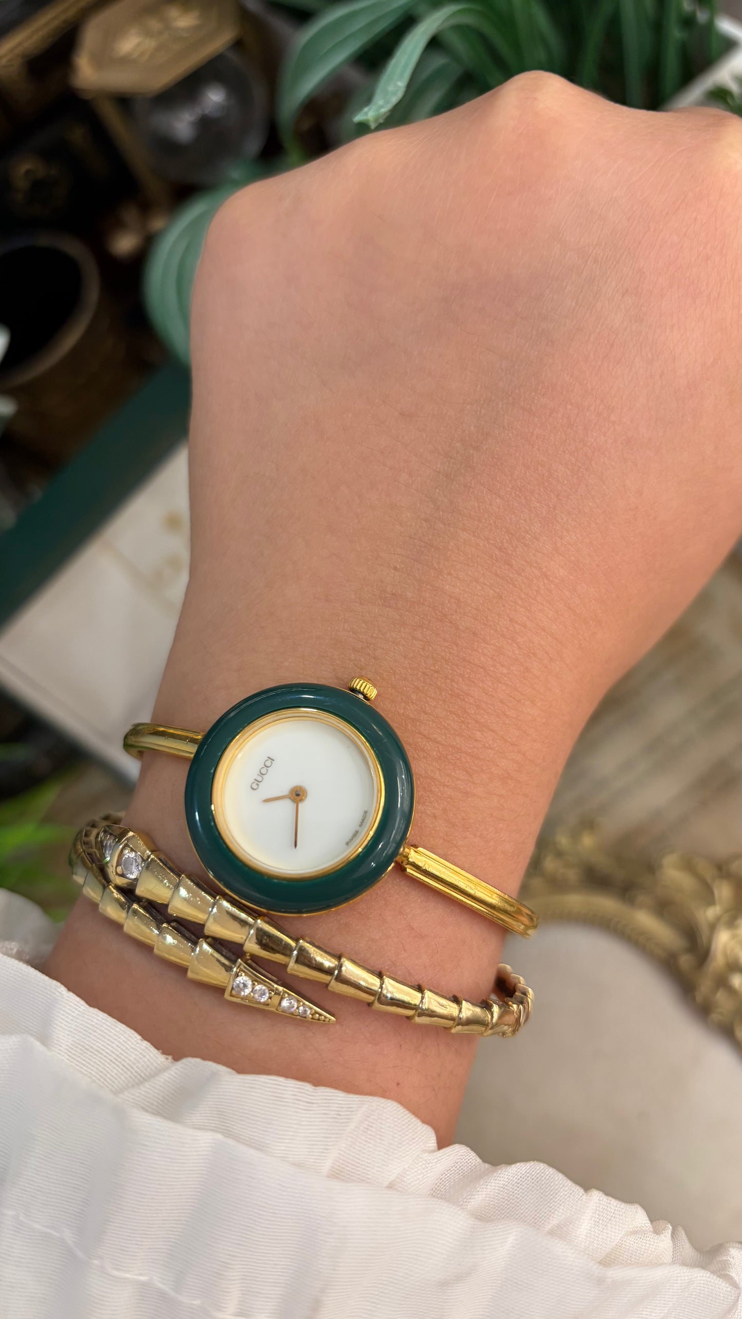 Extremely Rare Gucci Interchangeable Bezel Bangle Watch Set in Gold Tone Quartz Swiss