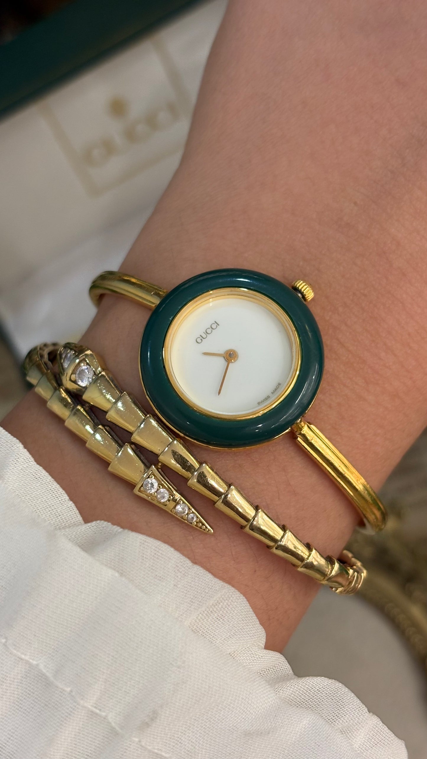 Extremely Rare Gucci Interchangeable Bezel Bangle Watch Set in Gold Tone Quartz Swiss