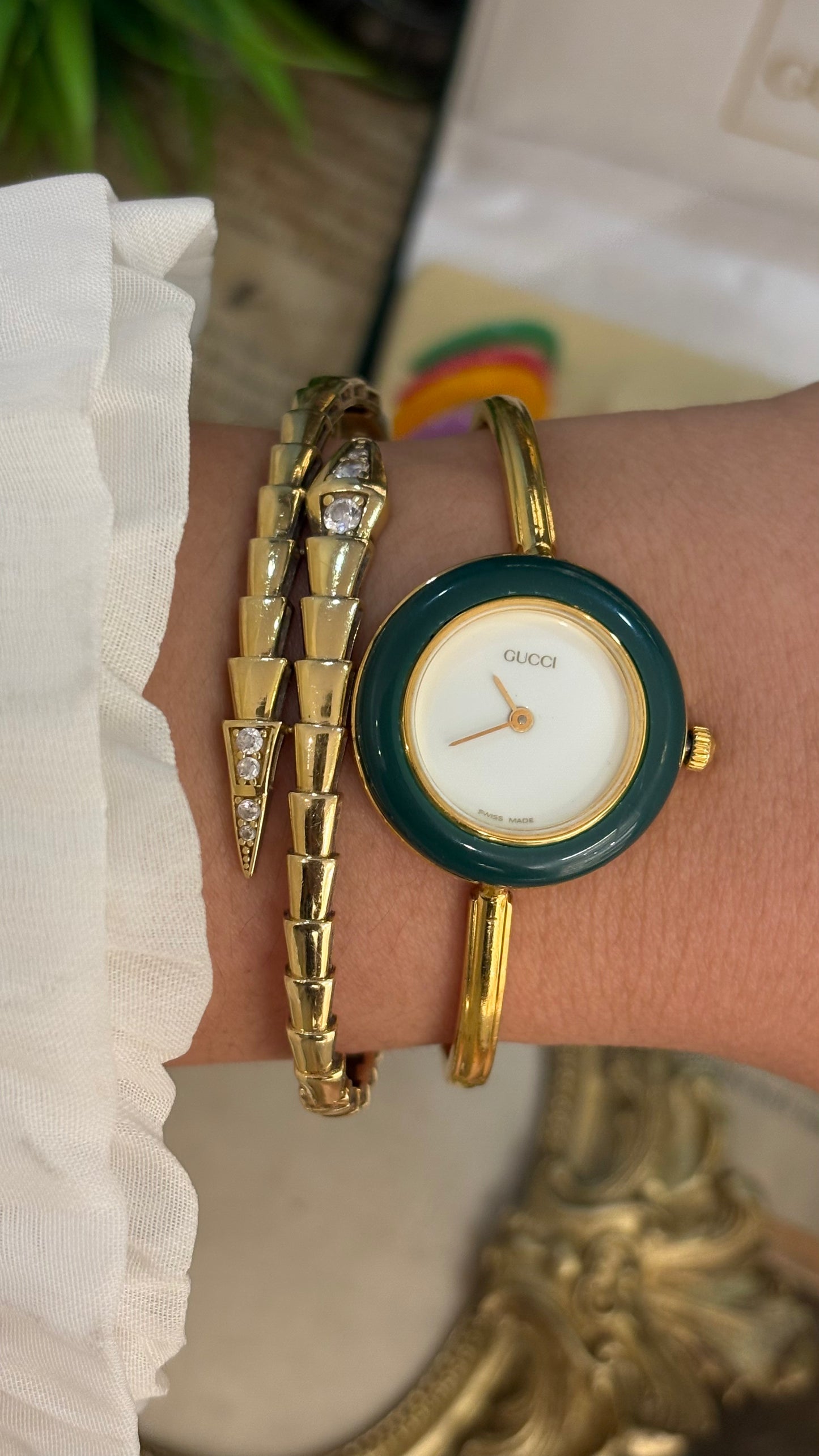 Extremely Rare Gucci Interchangeable Bezel Bangle Watch Set in Gold Tone Quartz Swiss