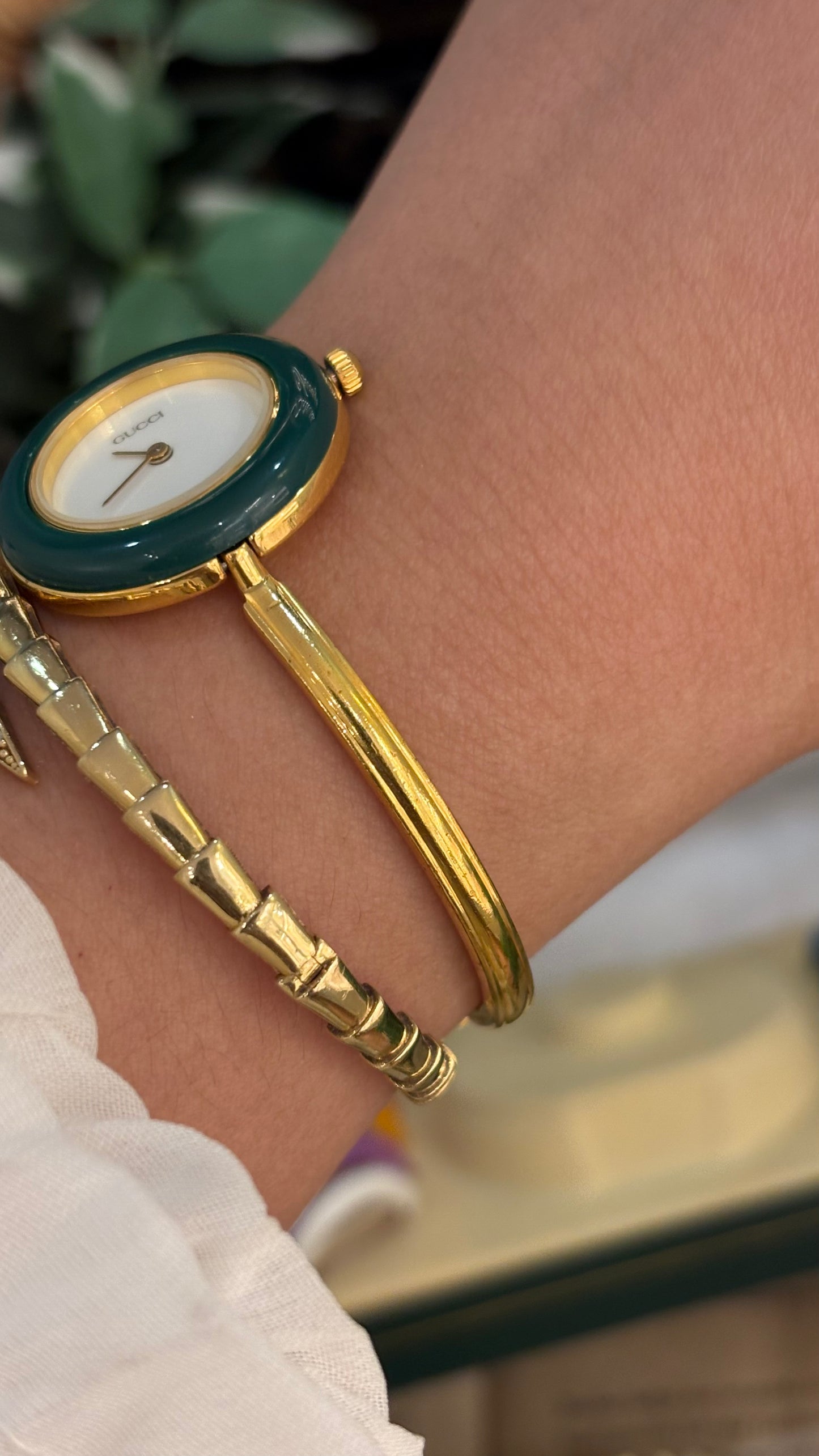 Extremely Rare Gucci Interchangeable Bezel Bangle Watch Set in Gold Tone Quartz Swiss