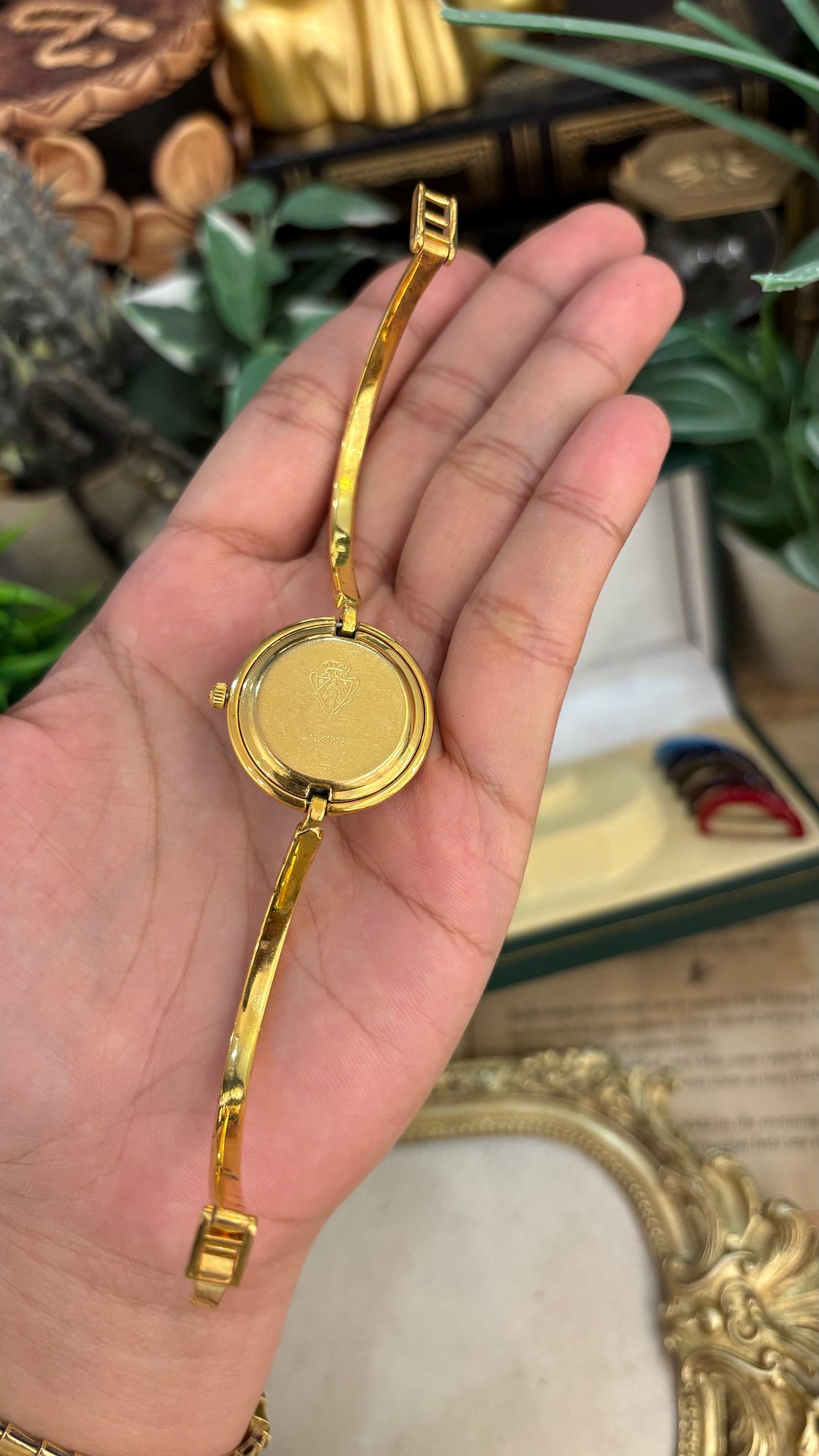 Extremely Rare Gucci Interchangeable Bezel Bangle Watch Set in Gold Tone Quartz Swiss