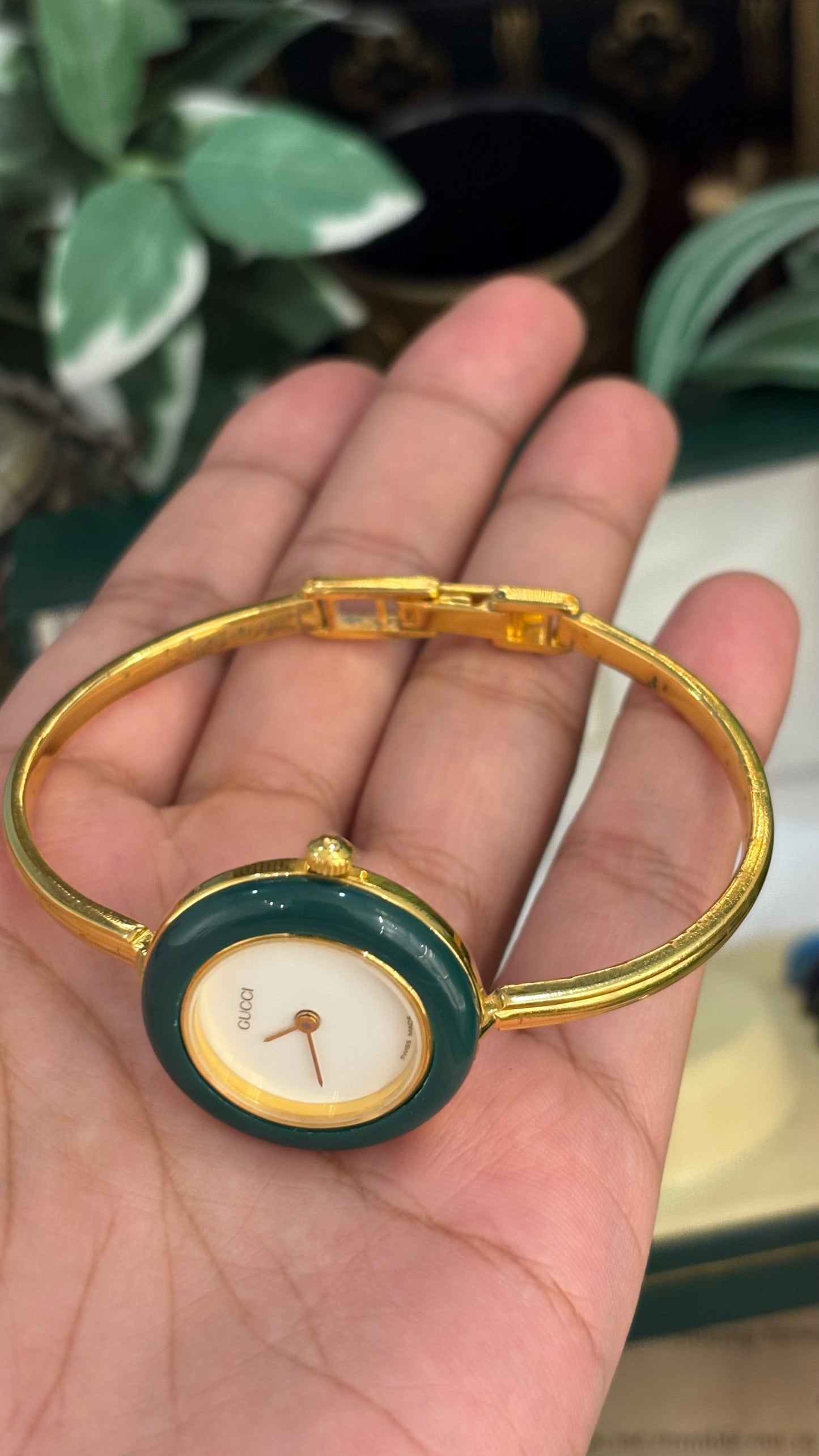 Extremely Rare Gucci Interchangeable Bezel Bangle Watch Set in Gold Tone Quartz Swiss