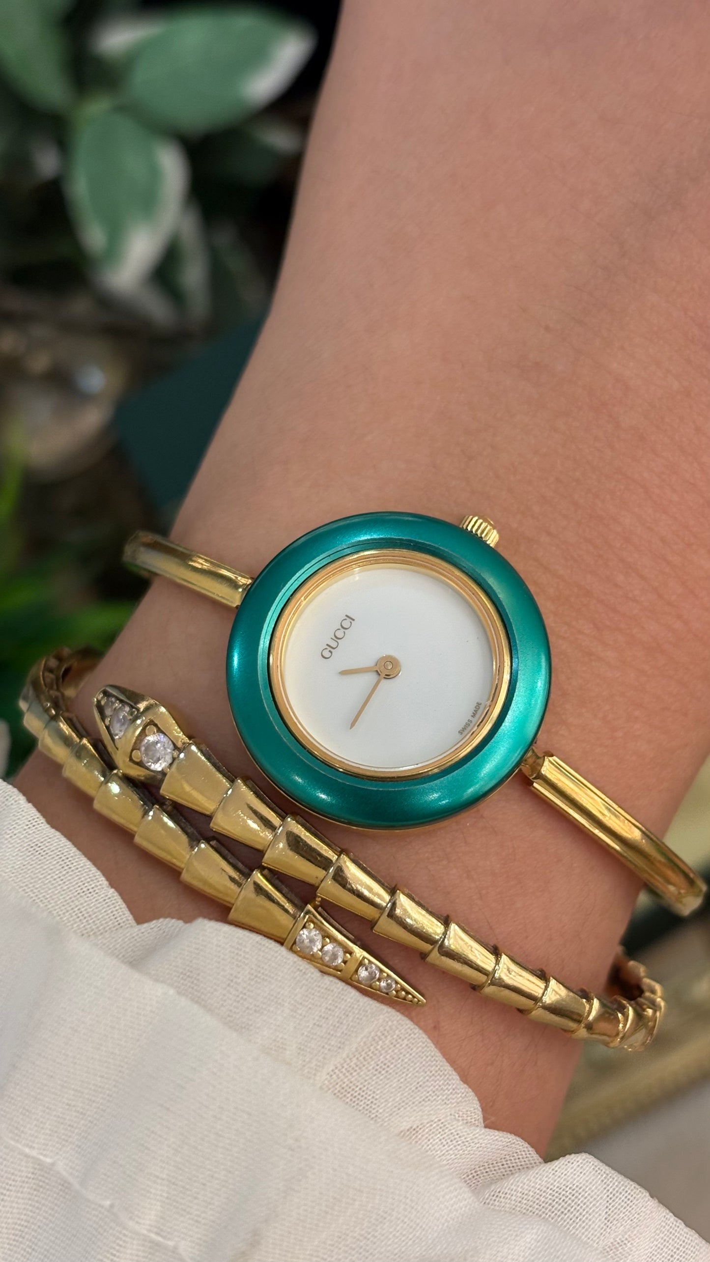 Extremely Rare Gucci Interchangeable Bezel Bangle Watch with Metal Bezel Set in Gold Tone Quartz Swiss