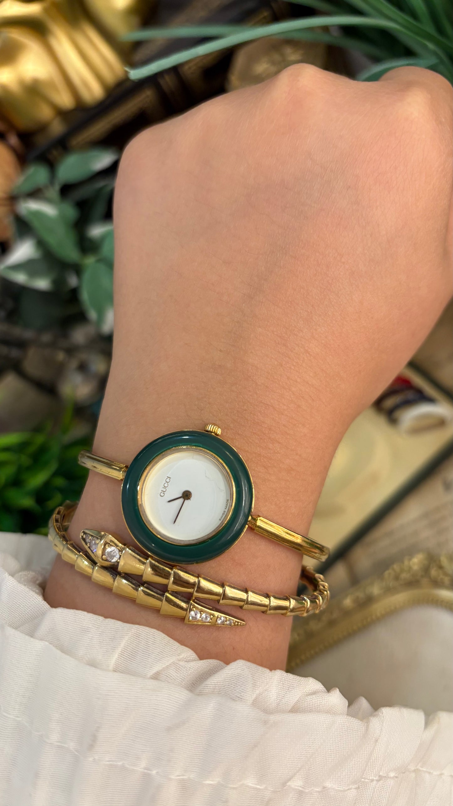 Extremely Rare Gucci Interchangeable Bezel Bangle Watch Set in Gold Tone Quartz Swiss