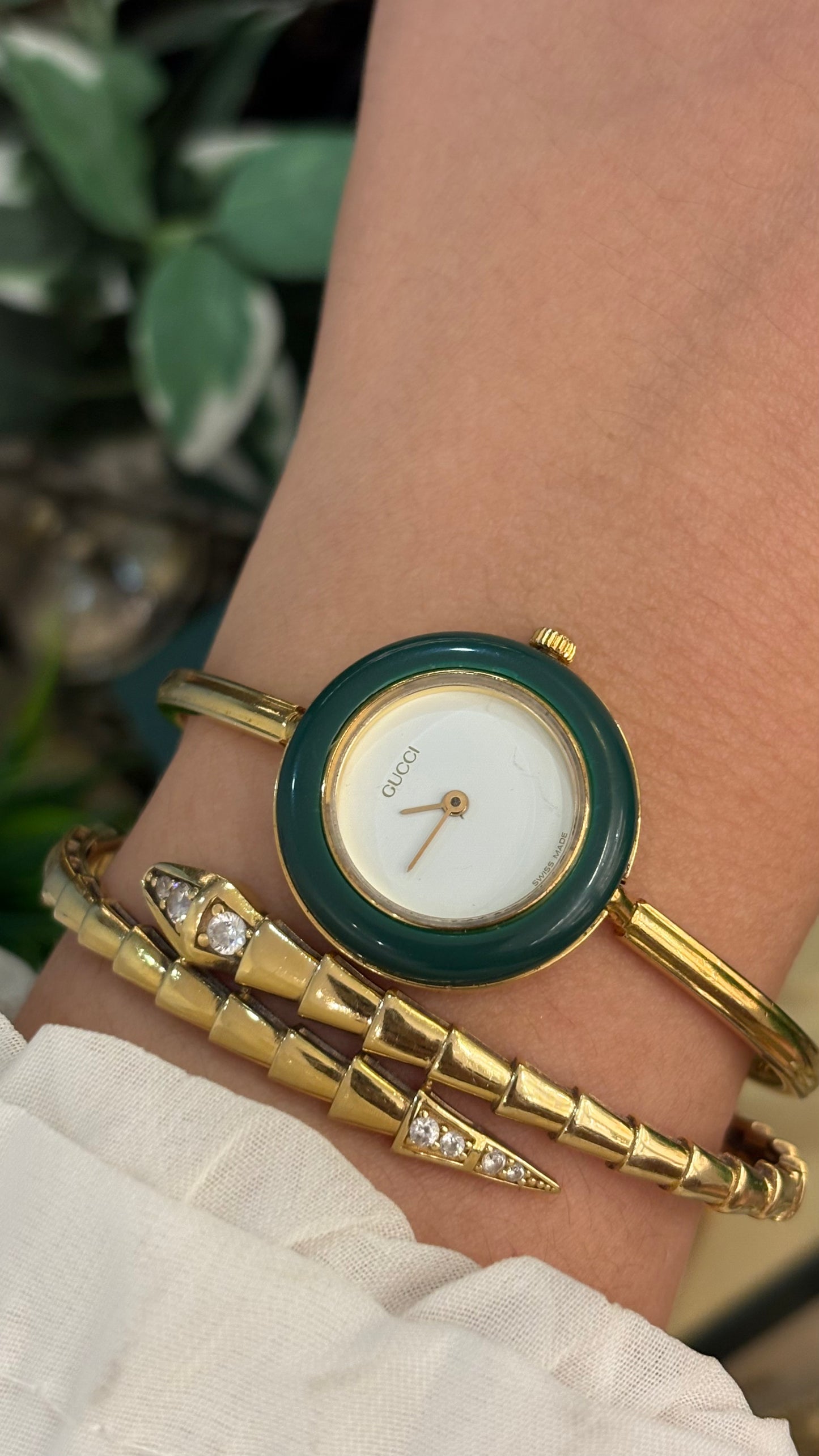 Extremely Rare Gucci Interchangeable Bezel Bangle Watch Set in Gold Tone Quartz Swiss