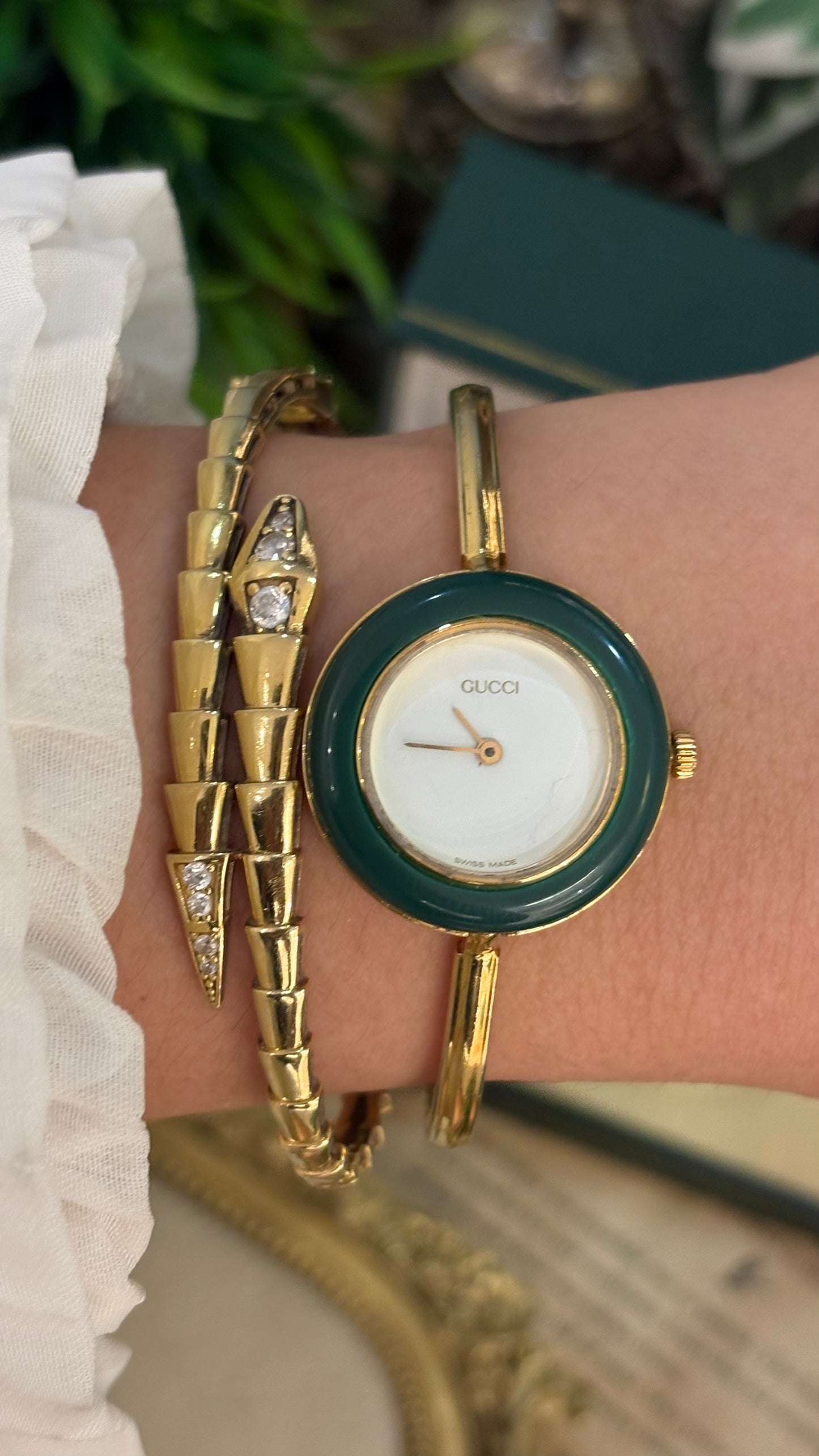 Extremely Rare Gucci Interchangeable Bezel Bangle Watch Set in Gold Tone Quartz Swiss