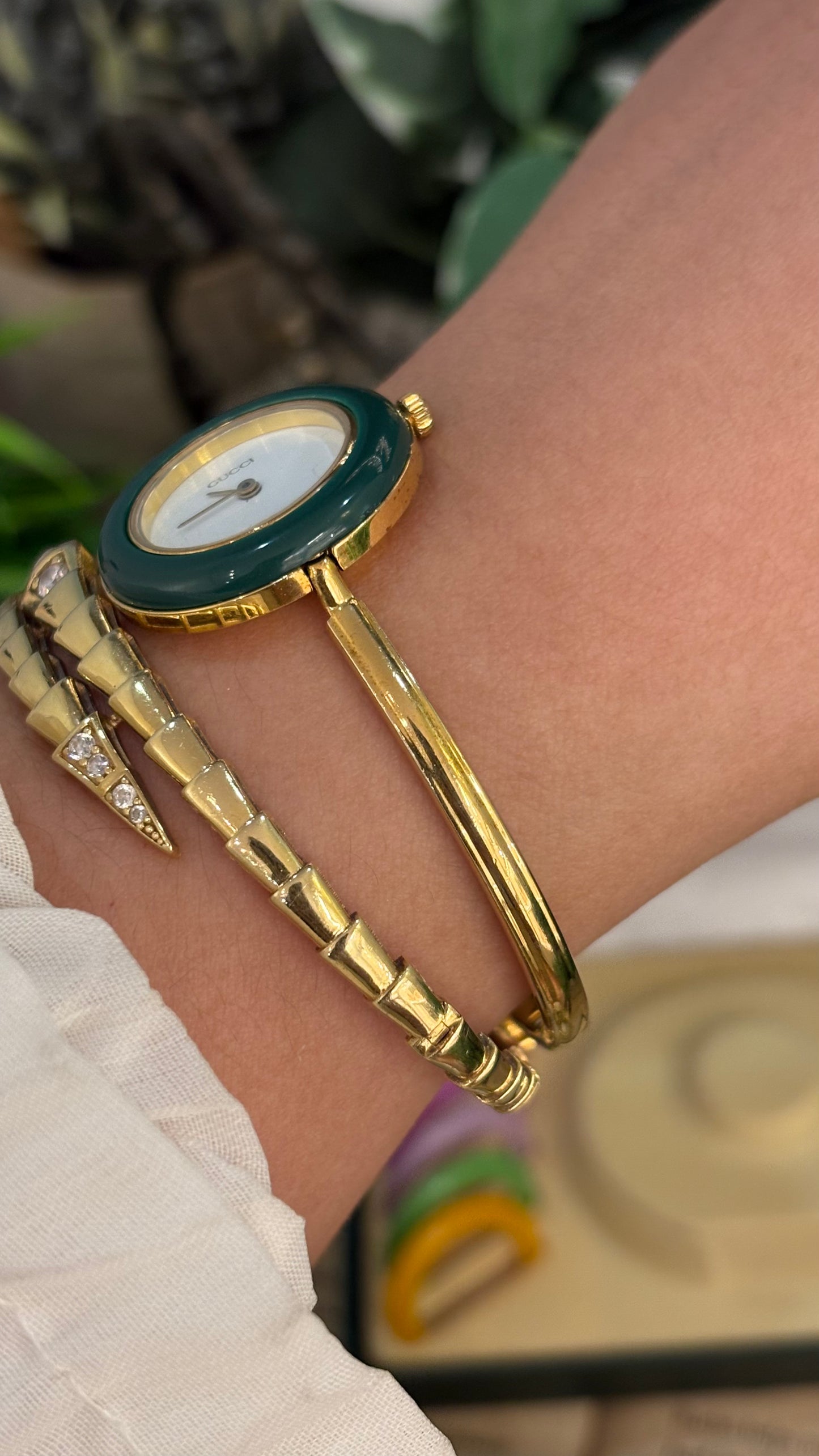 Extremely Rare Gucci Interchangeable Bezel Bangle Watch Set in Gold Tone Quartz Swiss