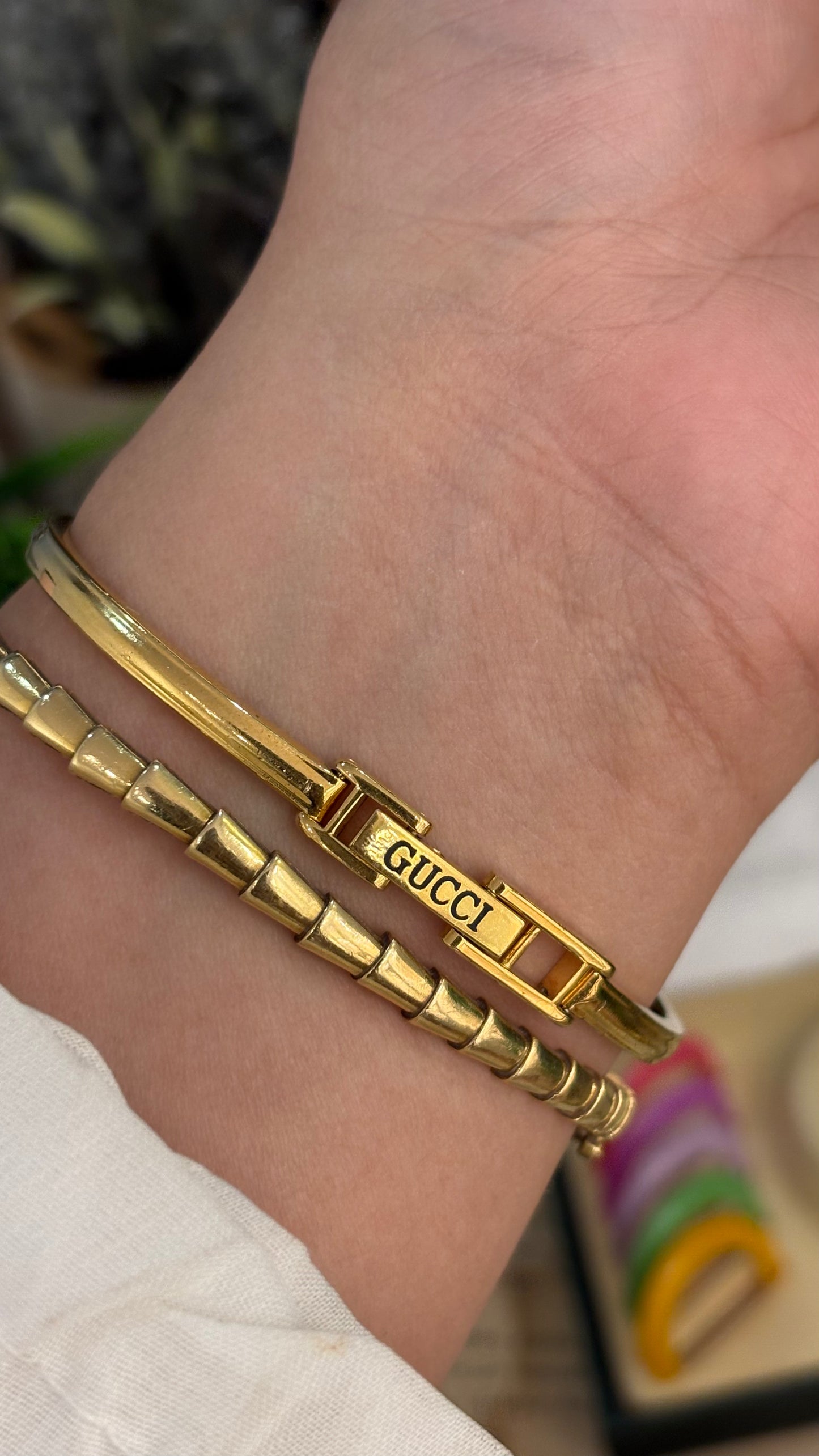 Extremely Rare Gucci Interchangeable Bezel Bangle Watch Set in Gold Tone Quartz Swiss