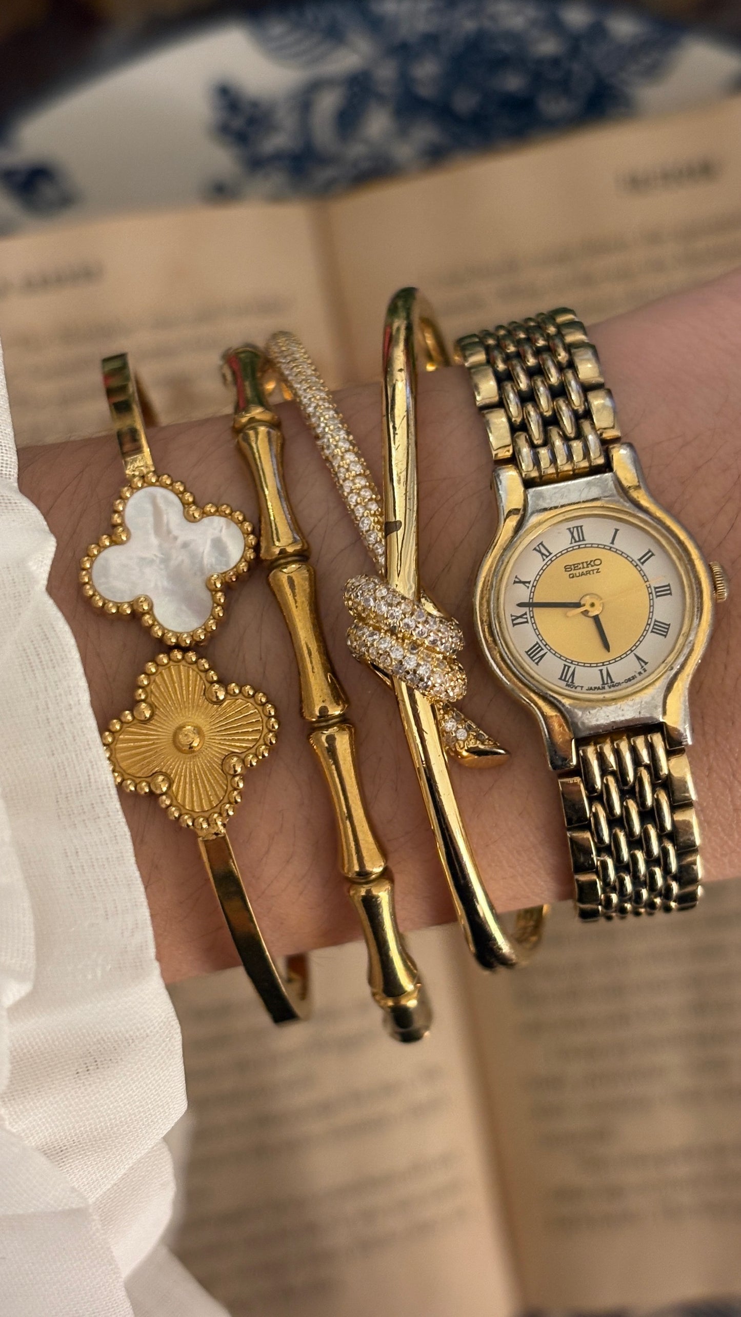 Rare Vintage Seiko Roman Two tone Dial Classic Dress Watch in Gold Tone Quartz