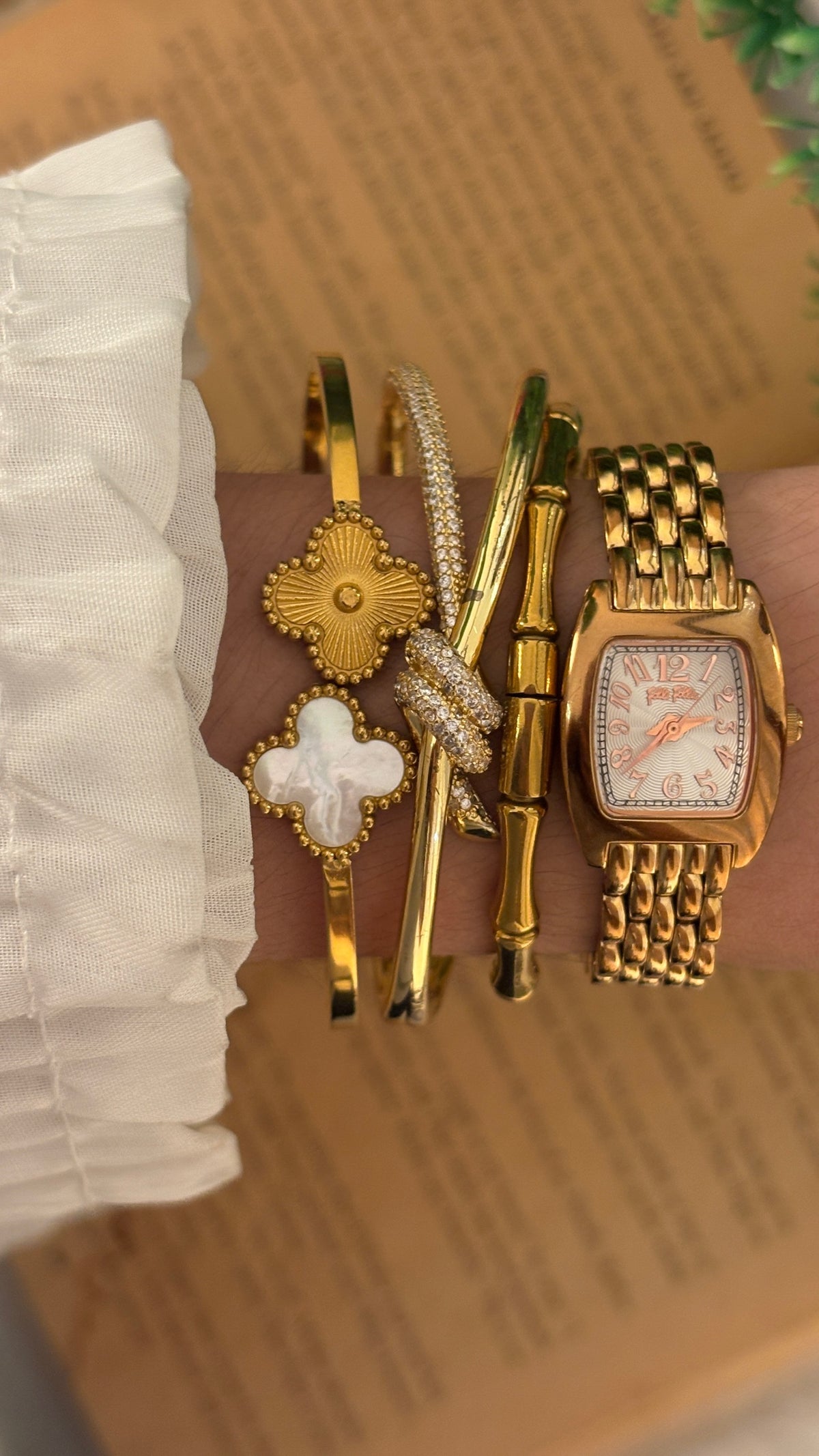 Vintage Follie Follie Mother of Pearl Dial Watch in Rose Gold Tone Quartz