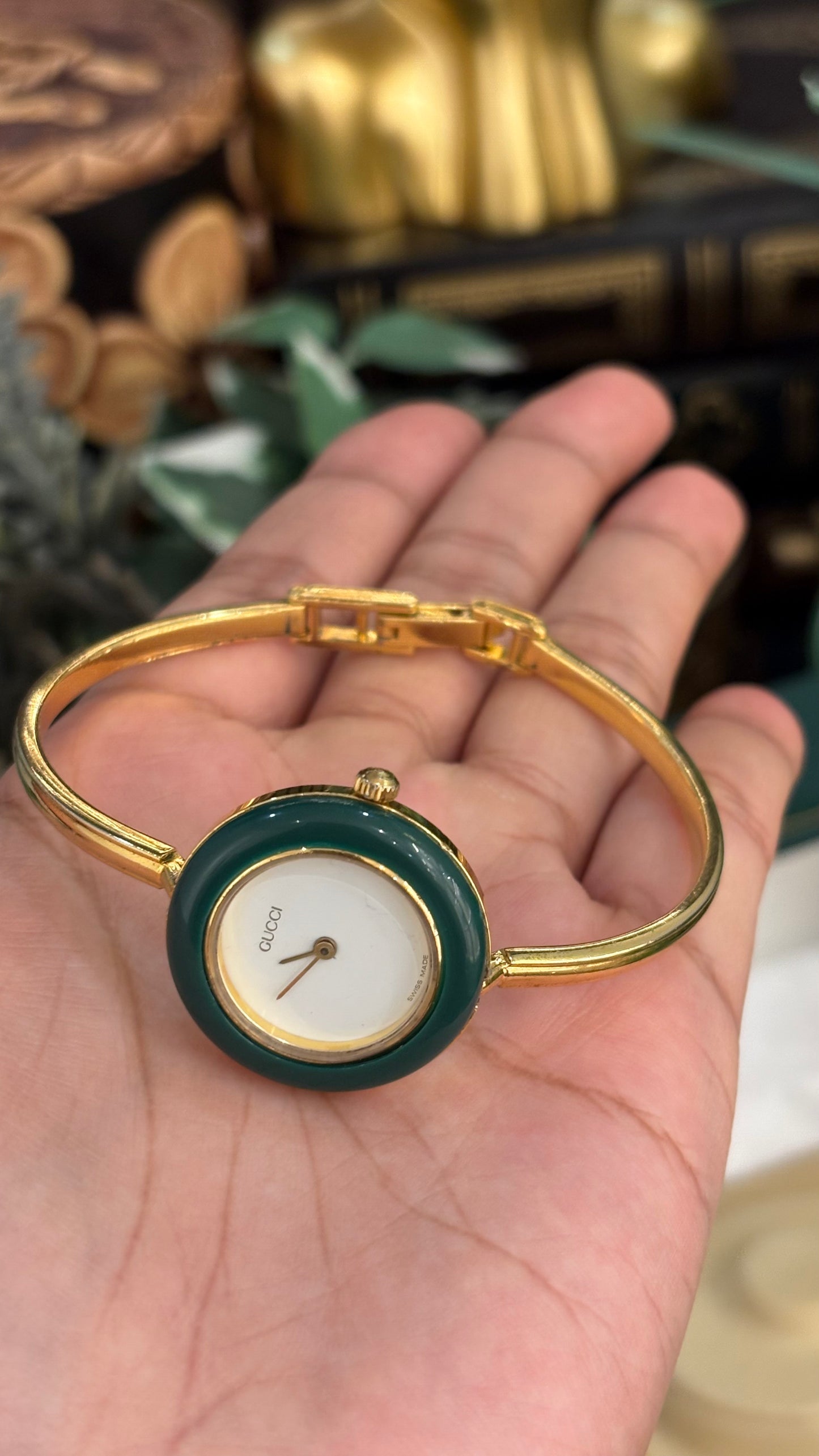 Extremely Rare Gucci Interchangeable Bezel Bangle Watch Set in Gold Tone Quartz Swiss