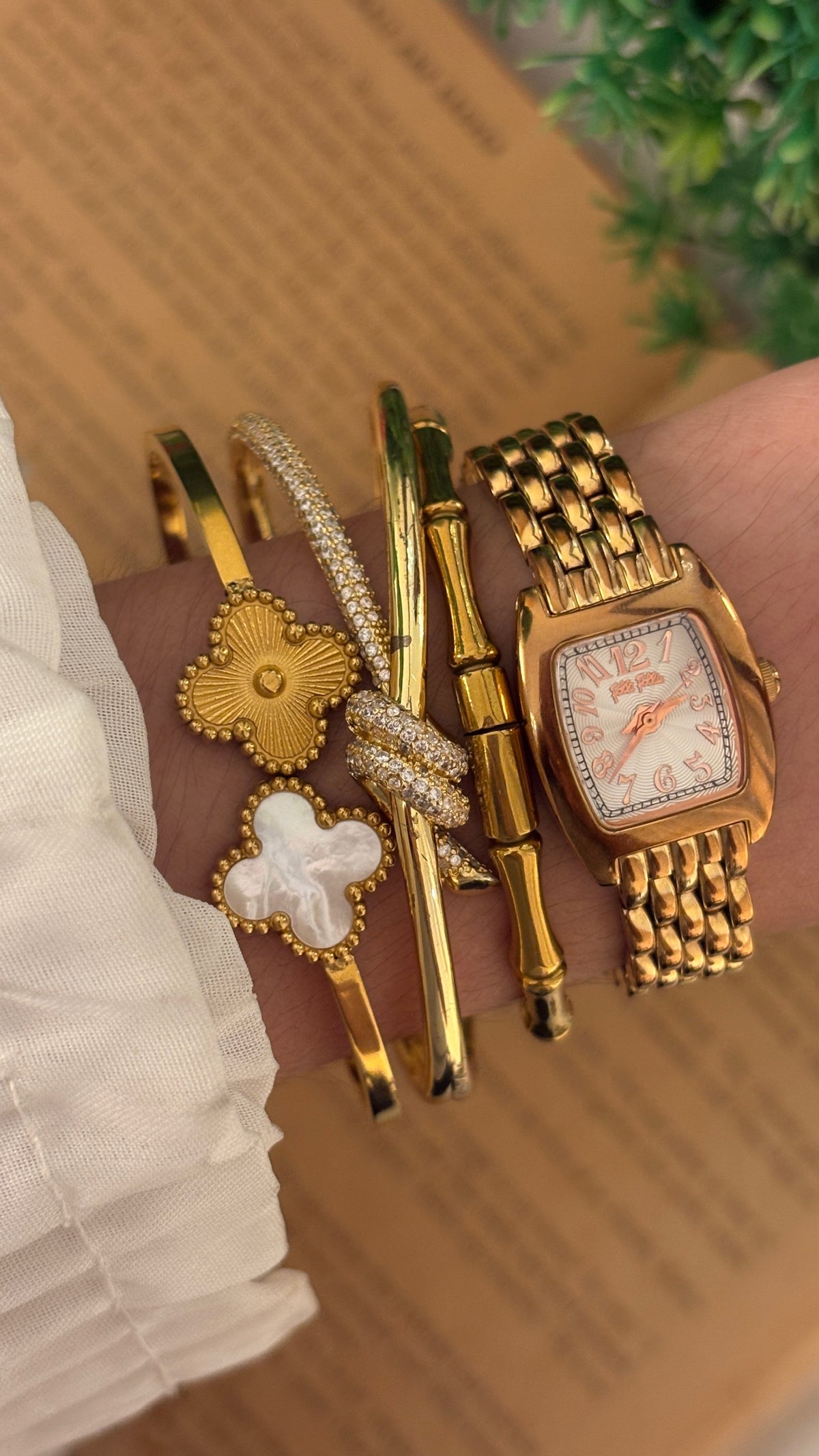 Vintage Follie Follie Mother of Pearl Dial Watch in Rose Gold Tone Quartz