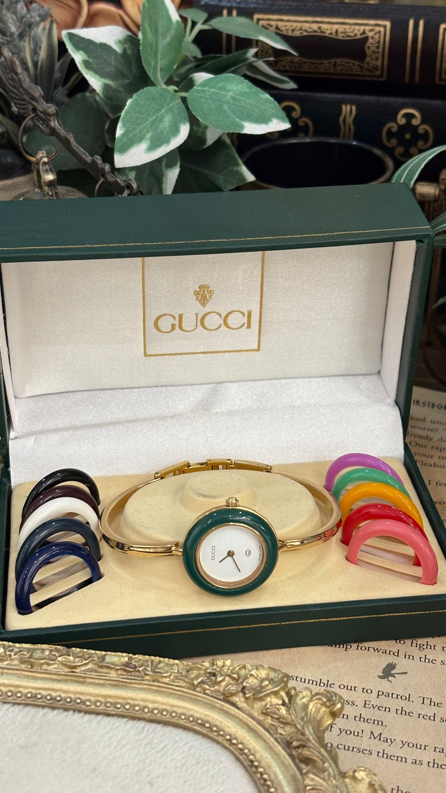 Extremely Rare Gucci Interchangeable Bezel Bangle Watch Set in Gold Tone Quartz Swiss