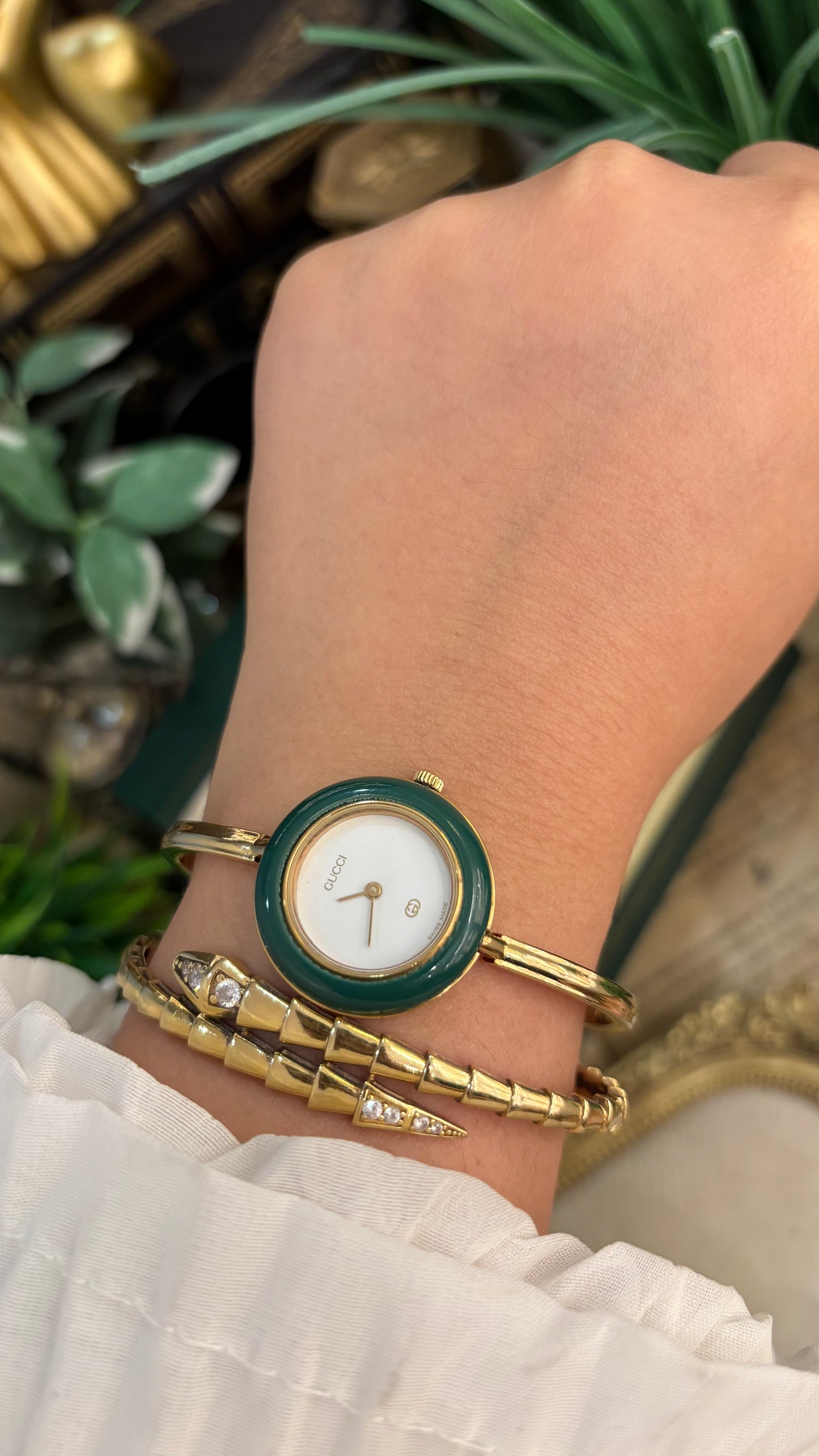 Extremely Rare Gucci Interchangeable Bezel Bangle Watch Set in Gold Tone Quartz Swiss