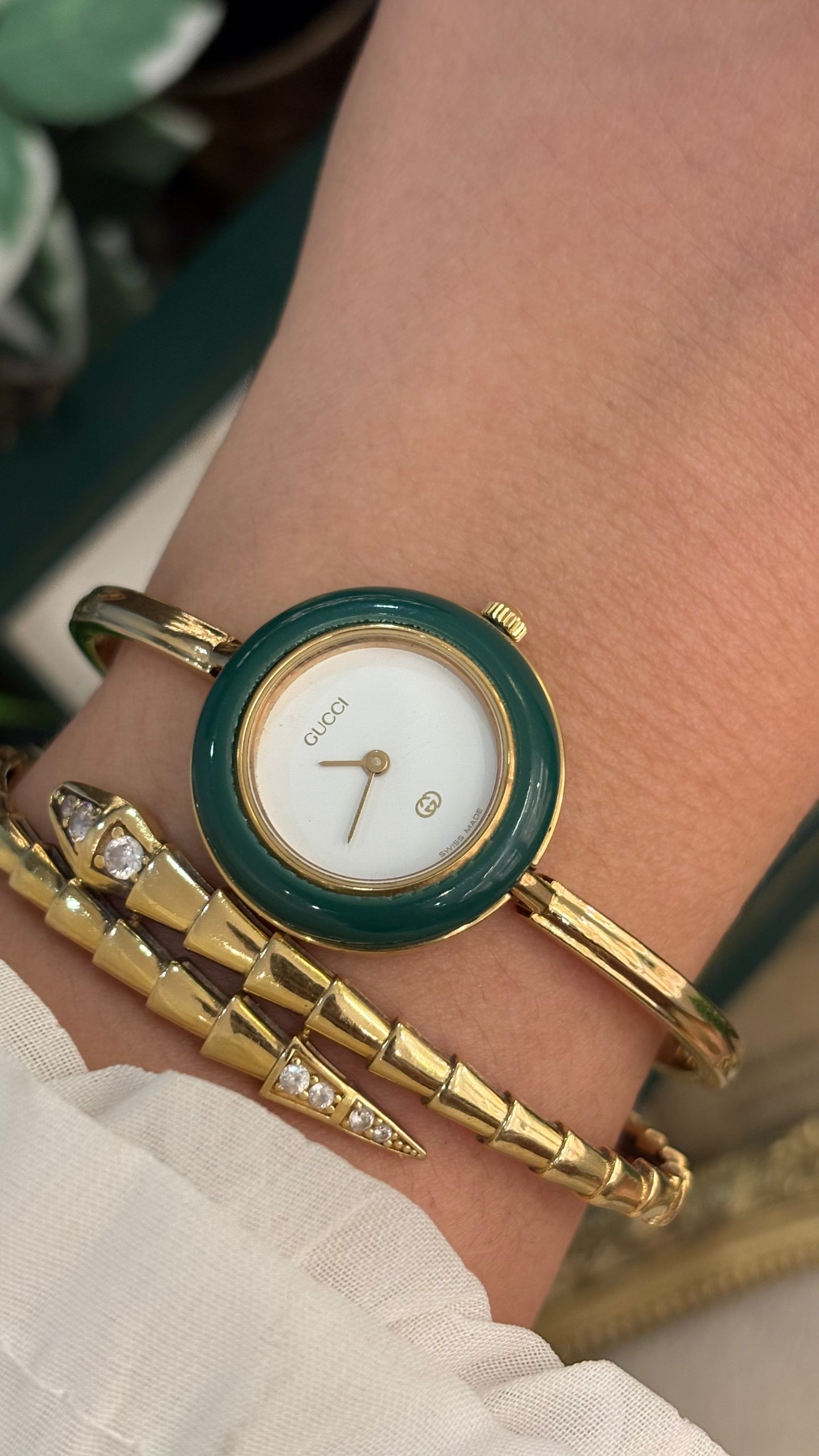 Extremely Rare Gucci Interchangeable Bezel Bangle Watch Set in Gold Tone Quartz Swiss