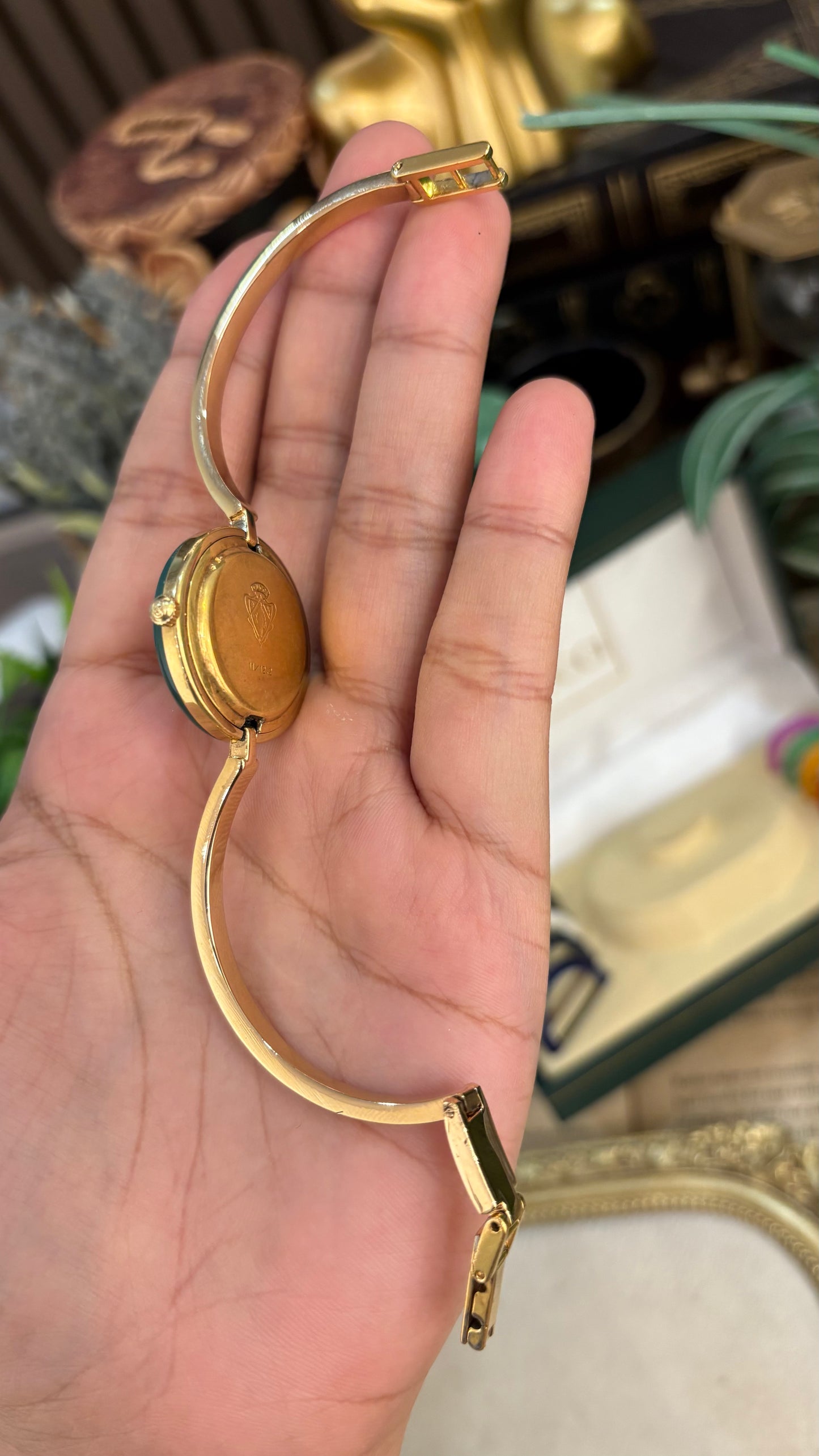 Extremely Rare Gucci Interchangeable Bezel Bangle Watch Set in Gold Tone Quartz Swiss