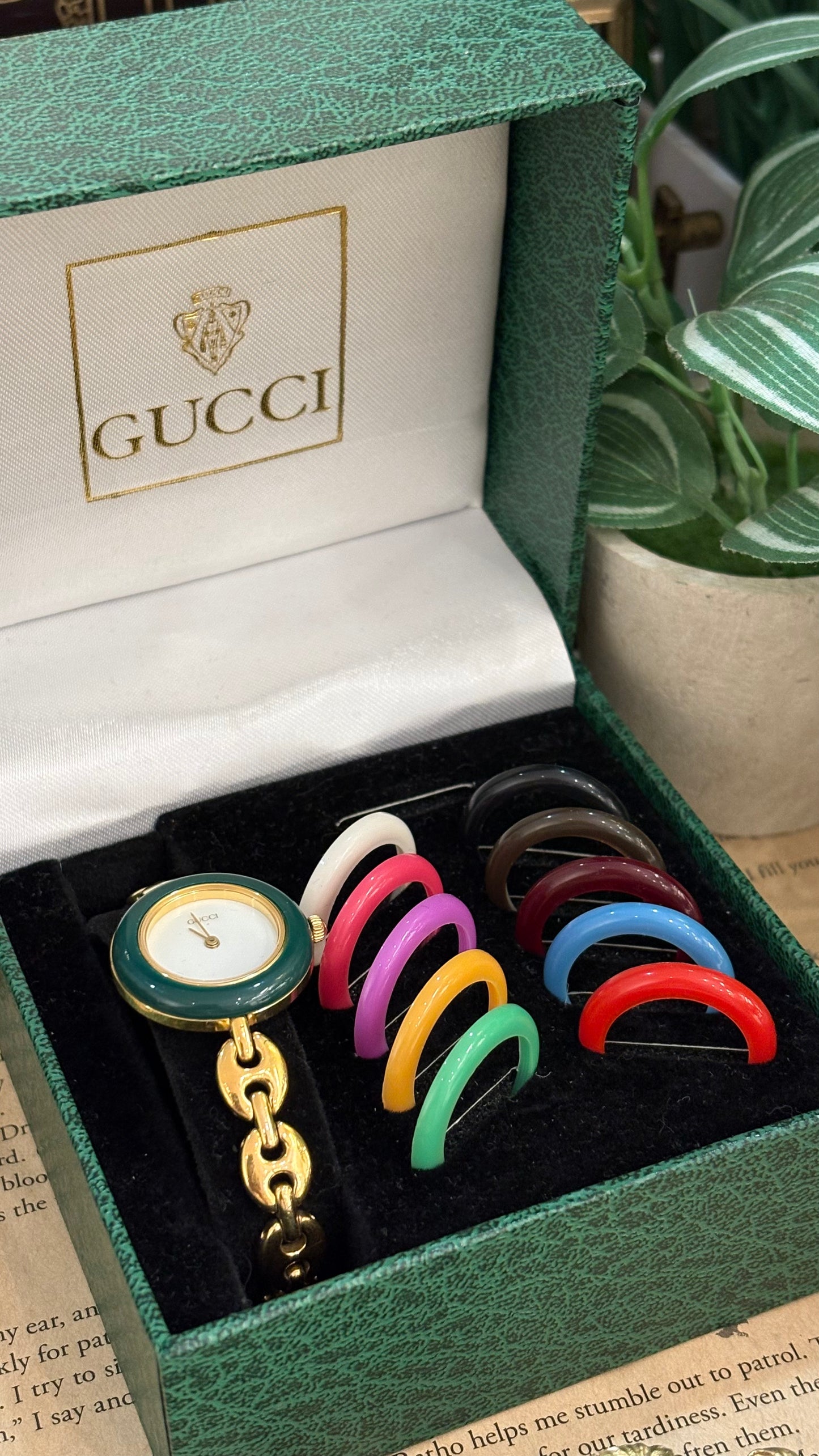 Extremely Rare Gucci Interchangeable Bezel Marina Link Watch Set in Gold Tone Quartz Swiss