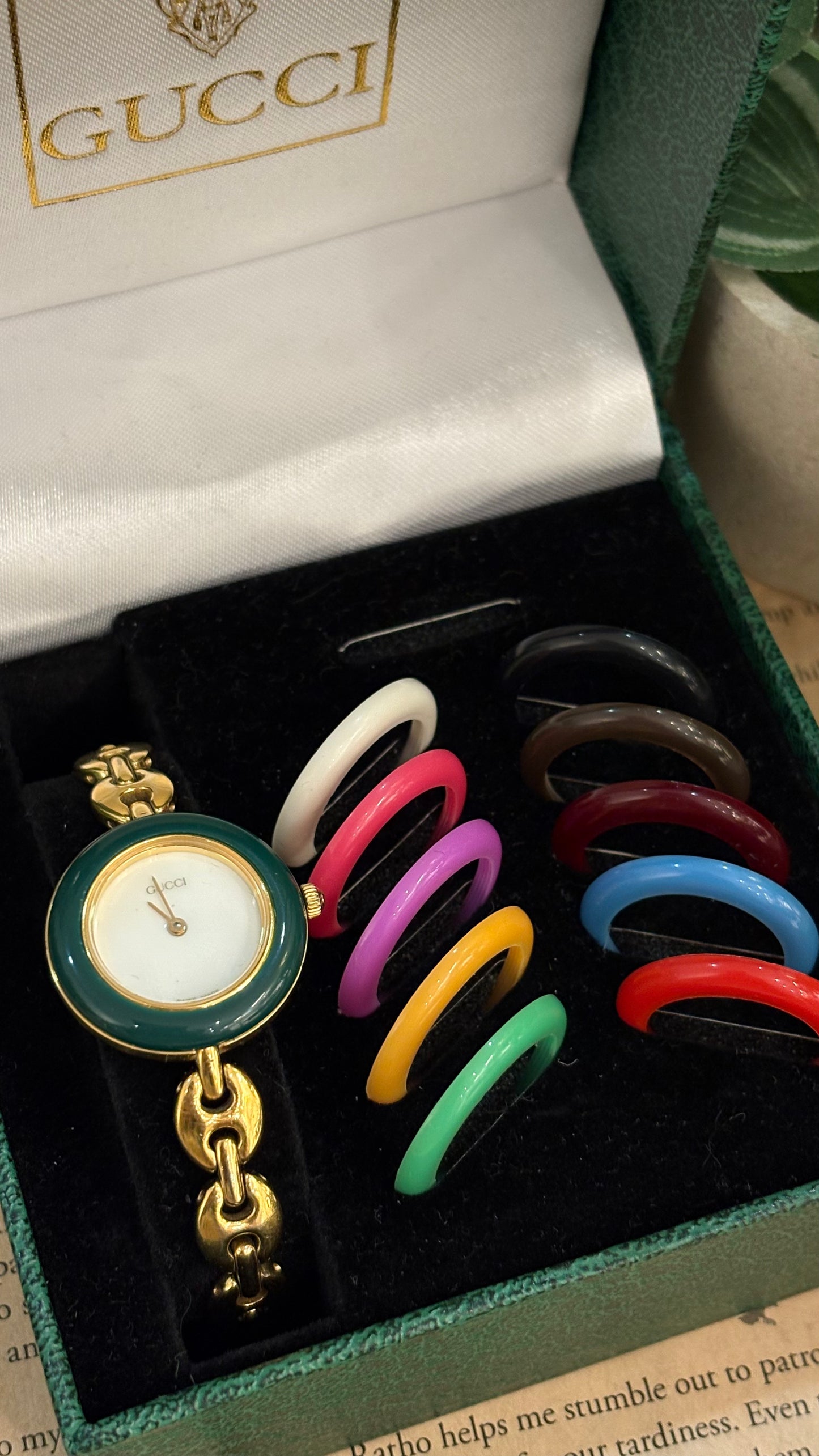 Extremely Rare Gucci Interchangeable Bezel Marina Link Watch Set in Gold Tone Quartz Swiss