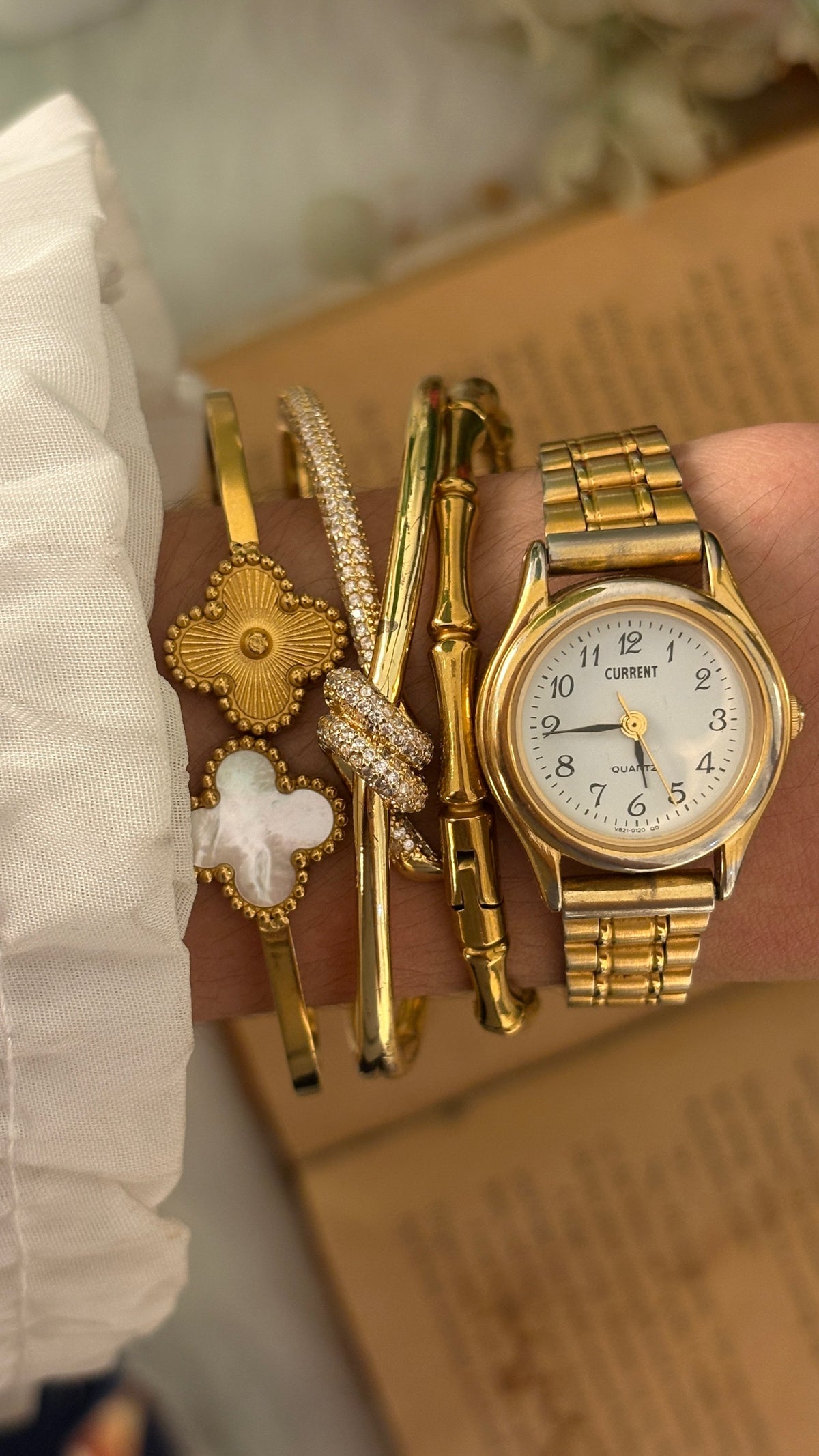 Vintage Current Classic Watch in Gold Tone Quartz
