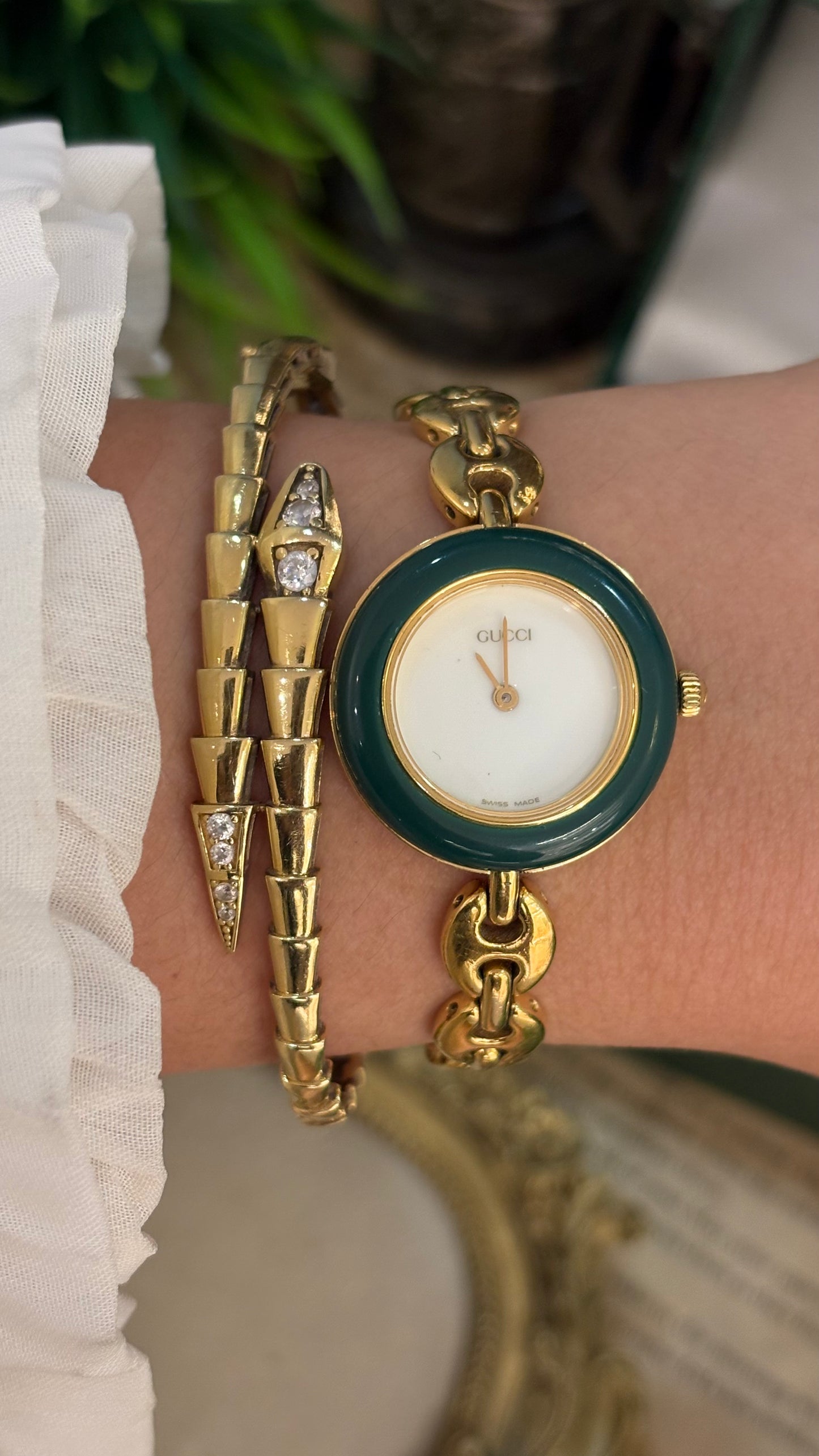 Extremely Rare Gucci Interchangeable Bezel Marina Link Watch Set in Gold Tone Quartz Swiss