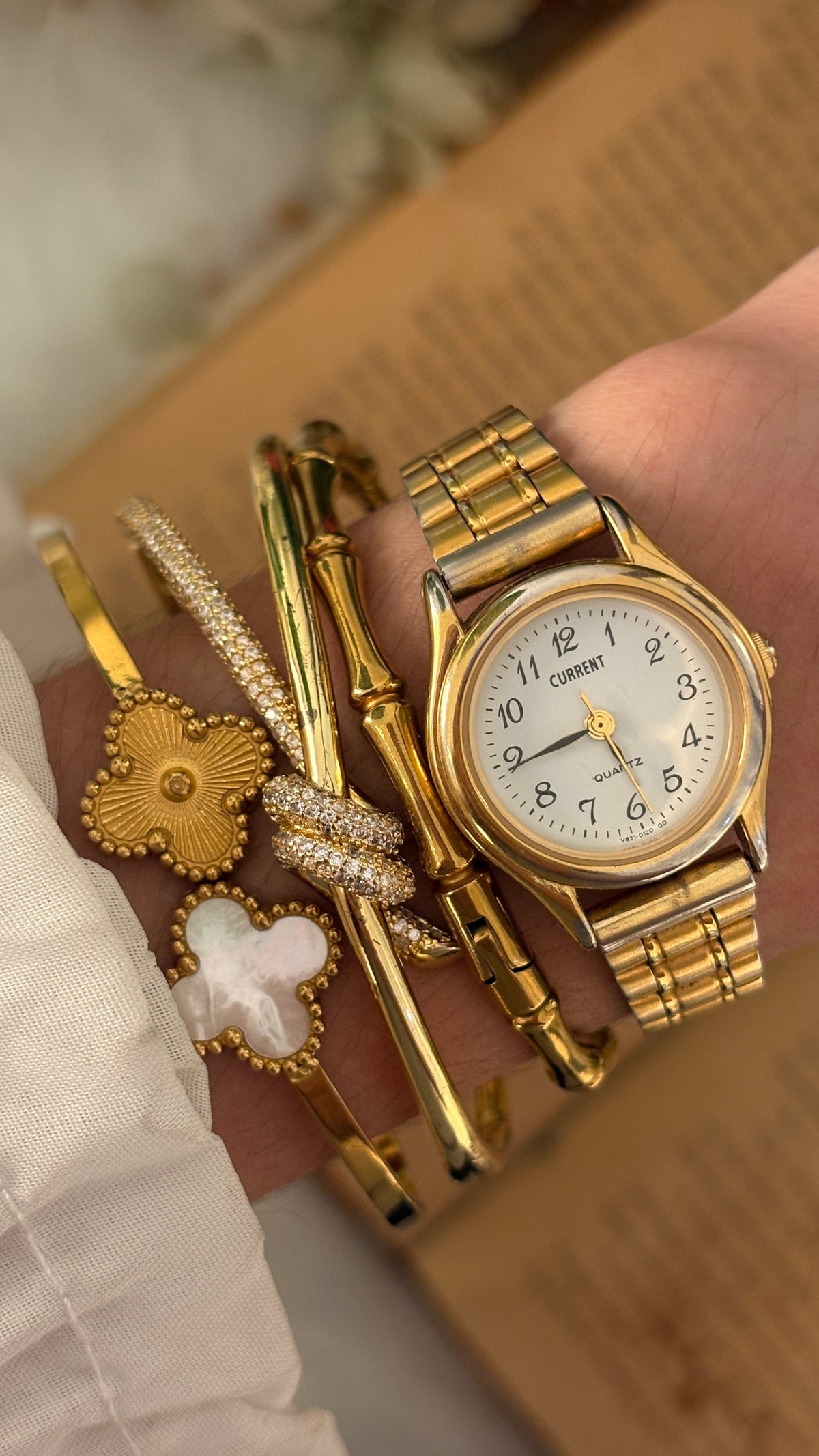 Vintage Current Classic Watch in Gold Tone Quartz