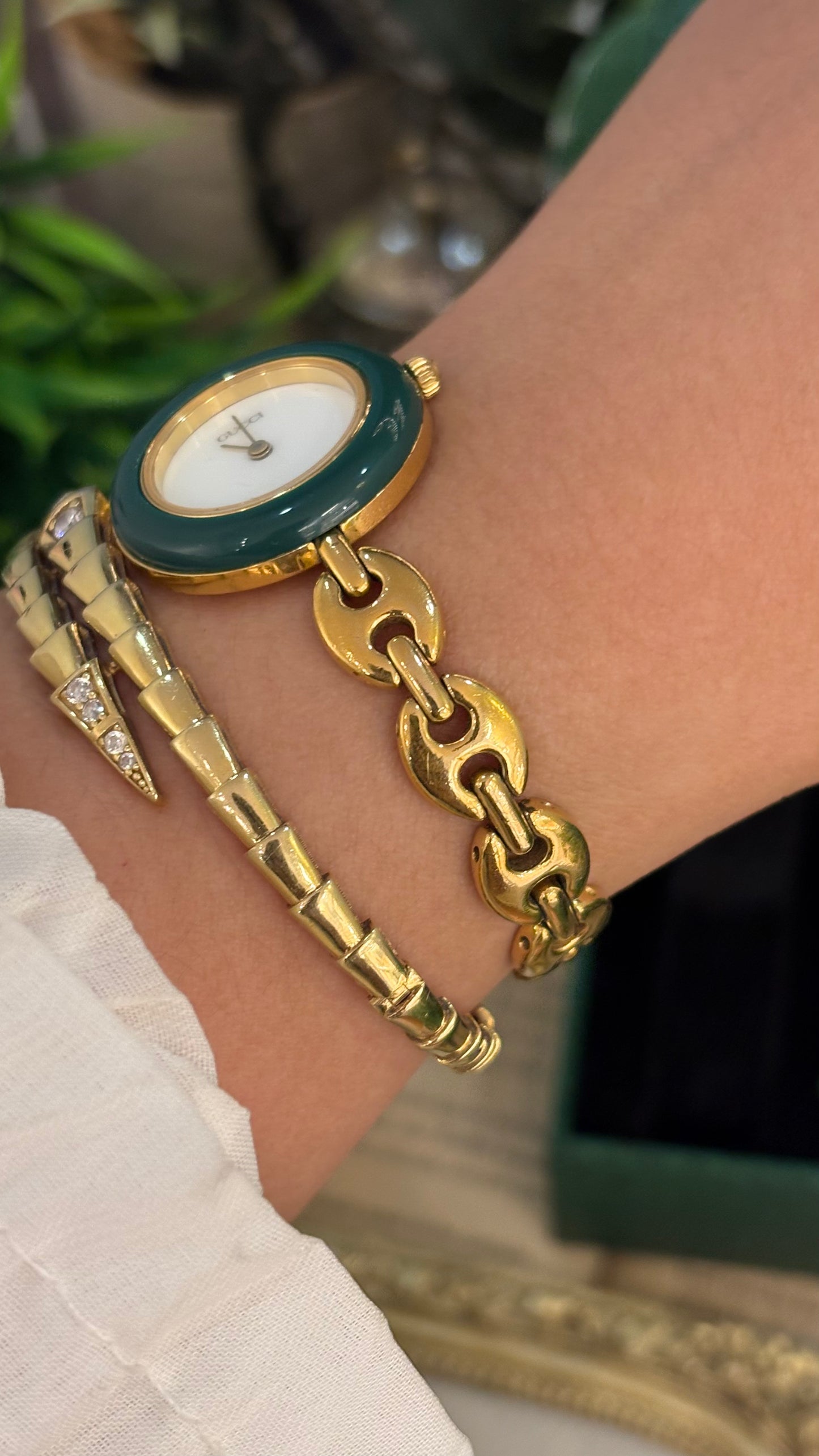 Extremely Rare Gucci Interchangeable Bezel Marina Link Watch Set in Gold Tone Quartz Swiss