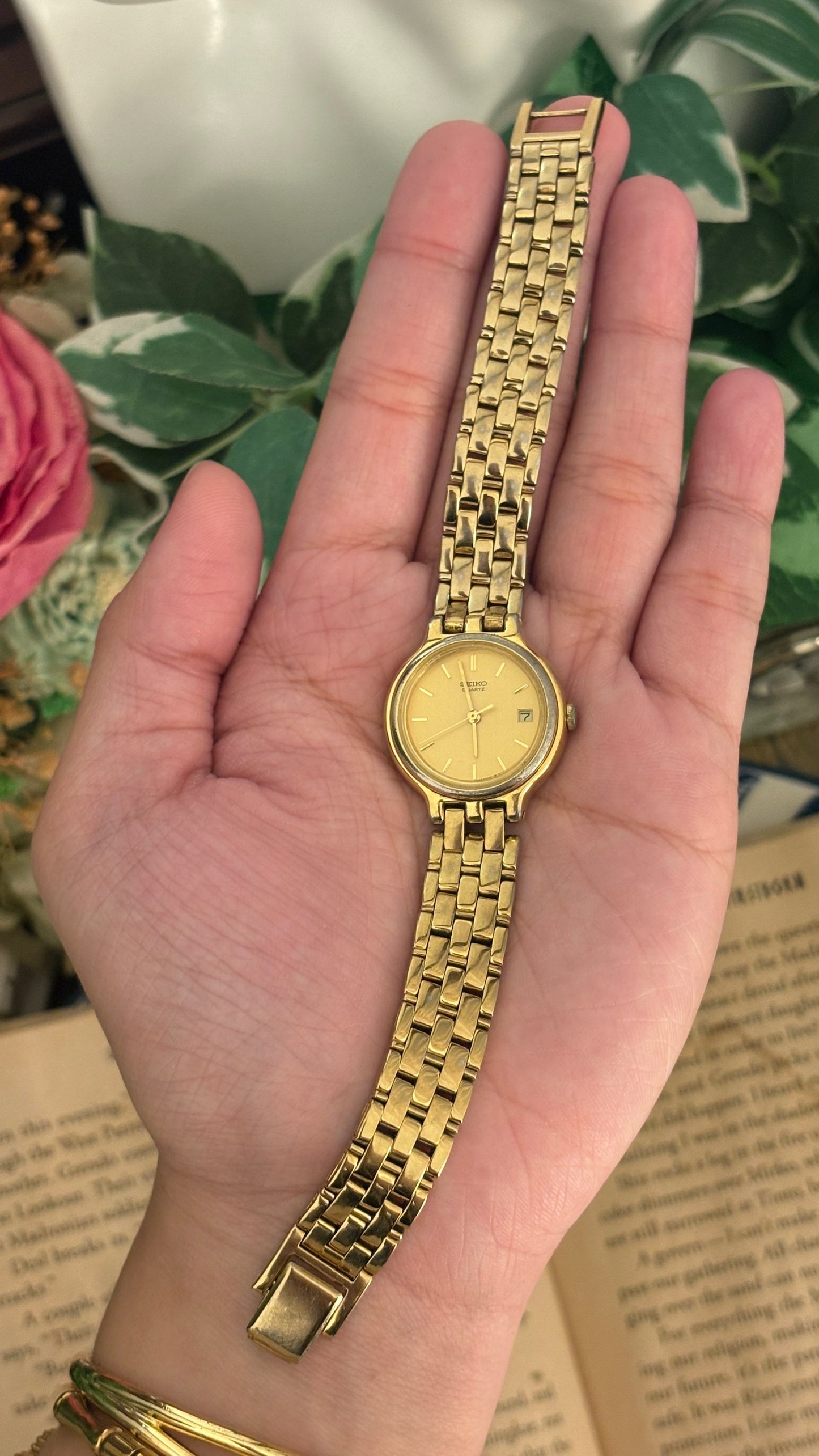 Vintage Seiko Date Window Classic Watch in Gold Tone Quartz