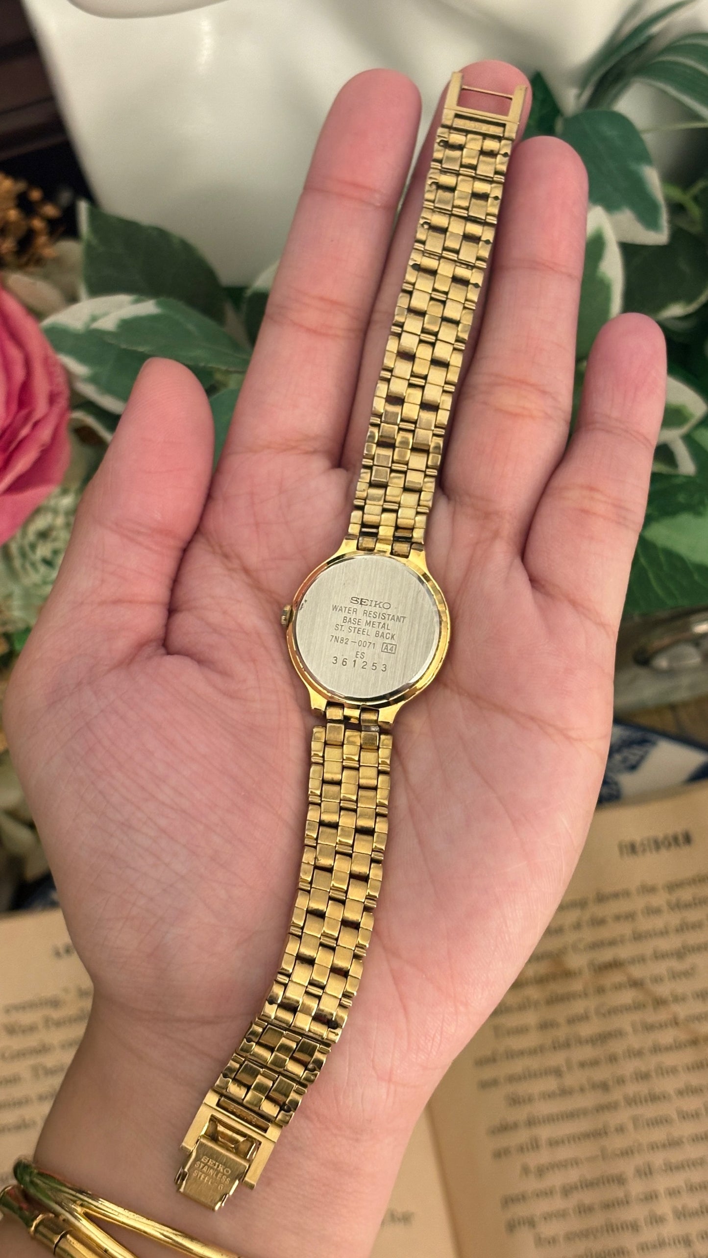 Vintage Seiko Date Window Classic Watch in Gold Tone Quartz