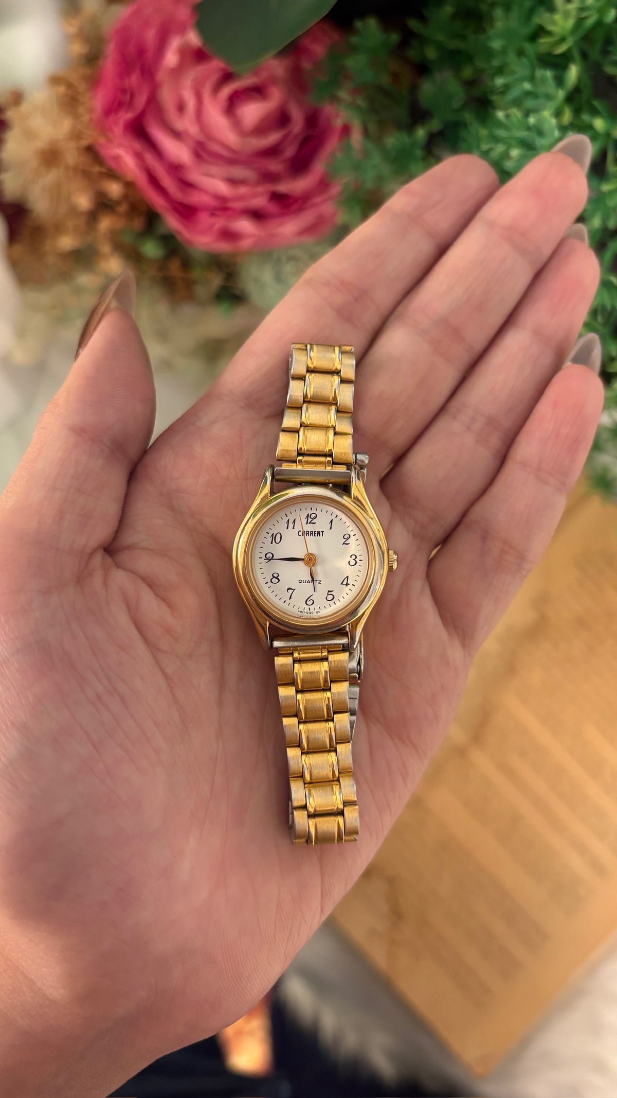 Vintage Current Classic Watch in Gold Tone Quartz