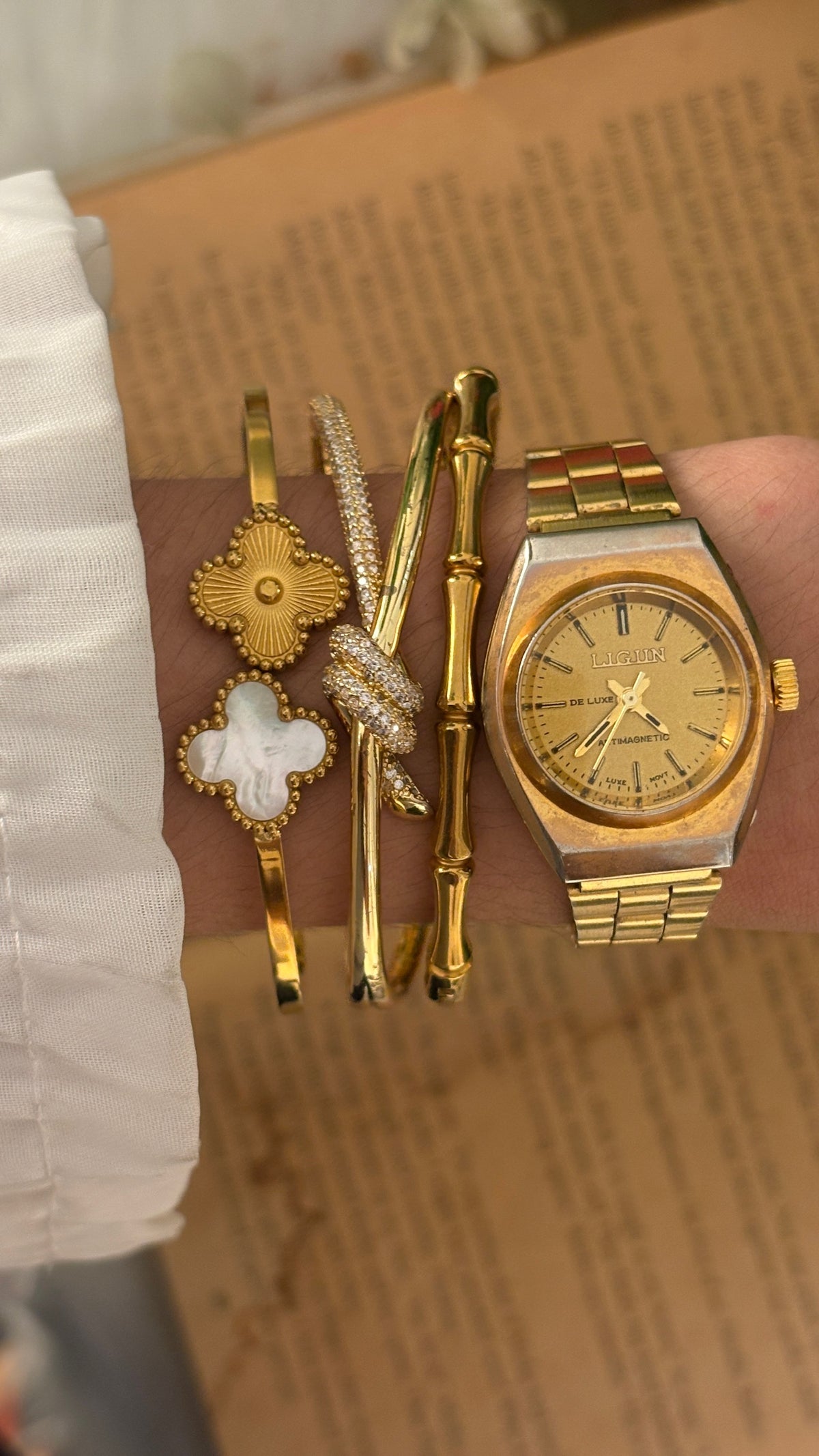 Vintage Ligun De Luxe Swiss Watch in Gold Tone Quartz