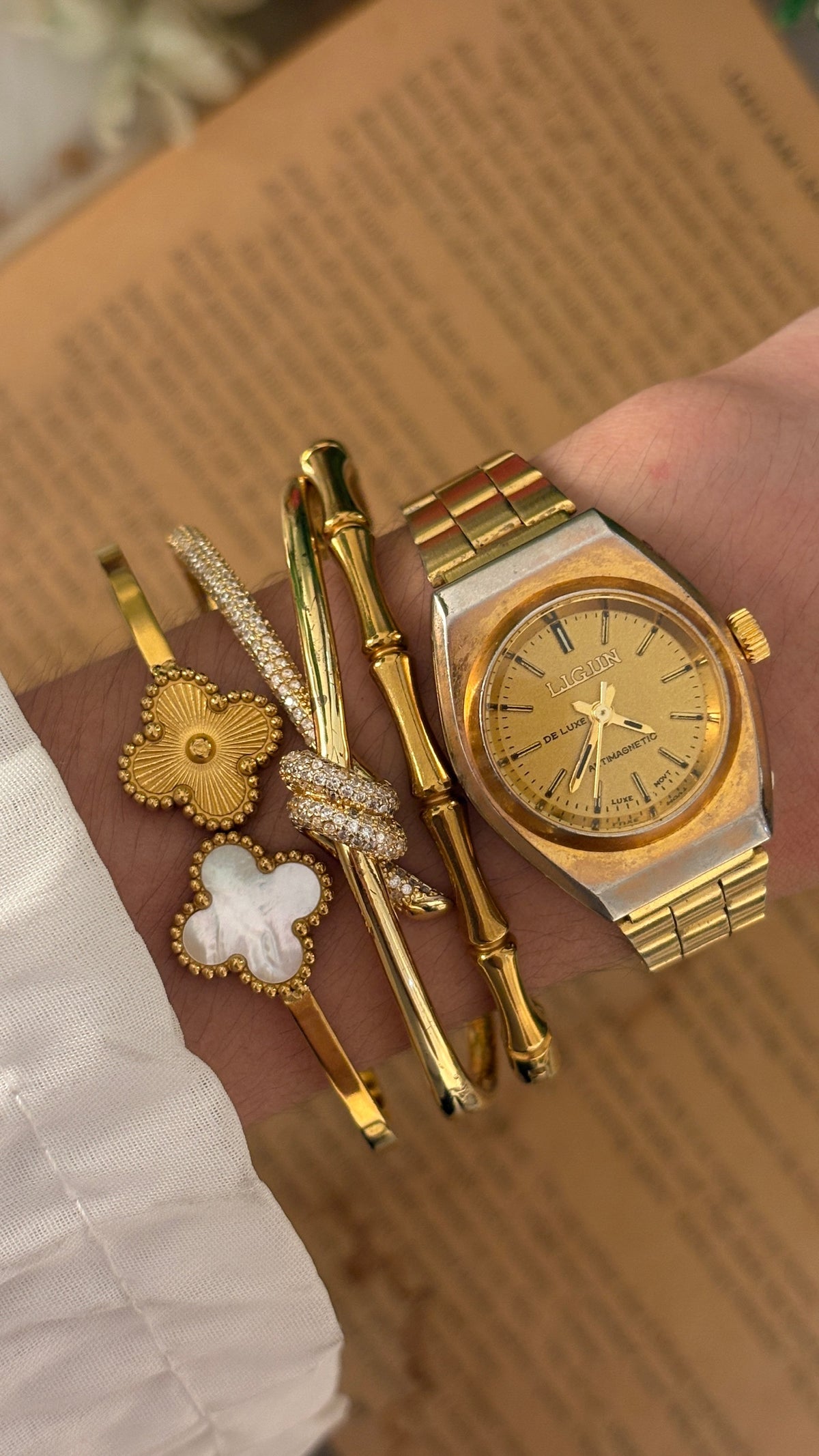 Vintage Ligun De Luxe Swiss Watch in Gold Tone Quartz