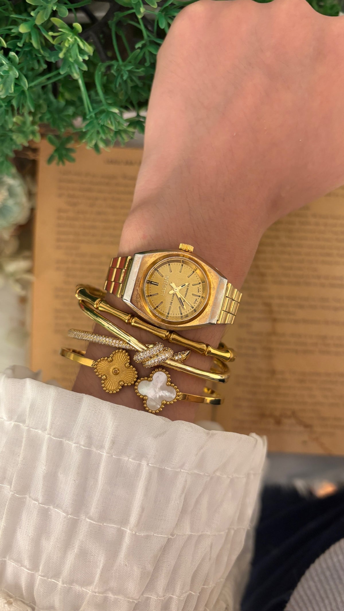 Vintage Ligun De Luxe Swiss Watch in Gold Tone Quartz