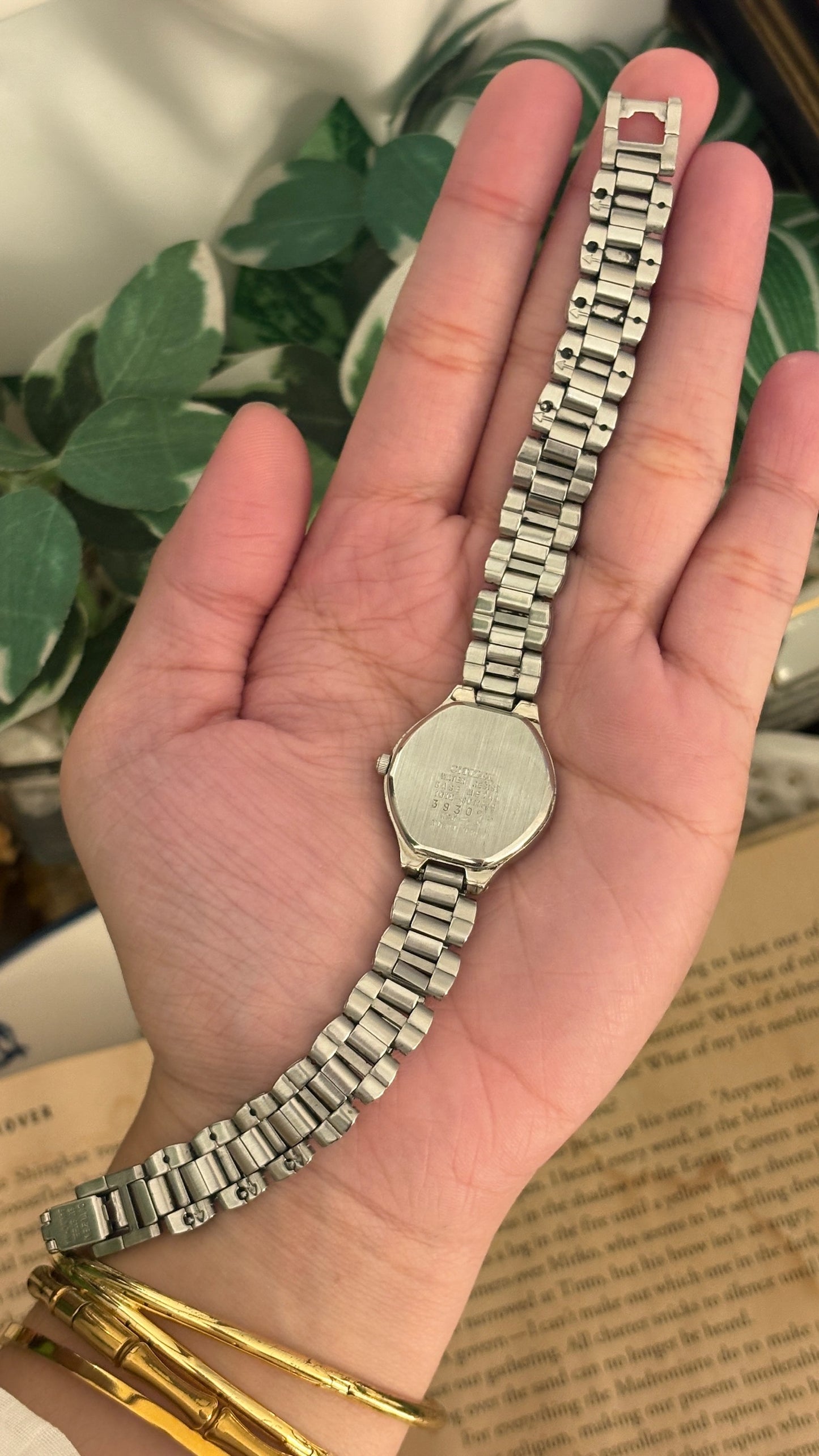 Vintage Citizen Date Window Classic Watch in Silver Tone Quartz