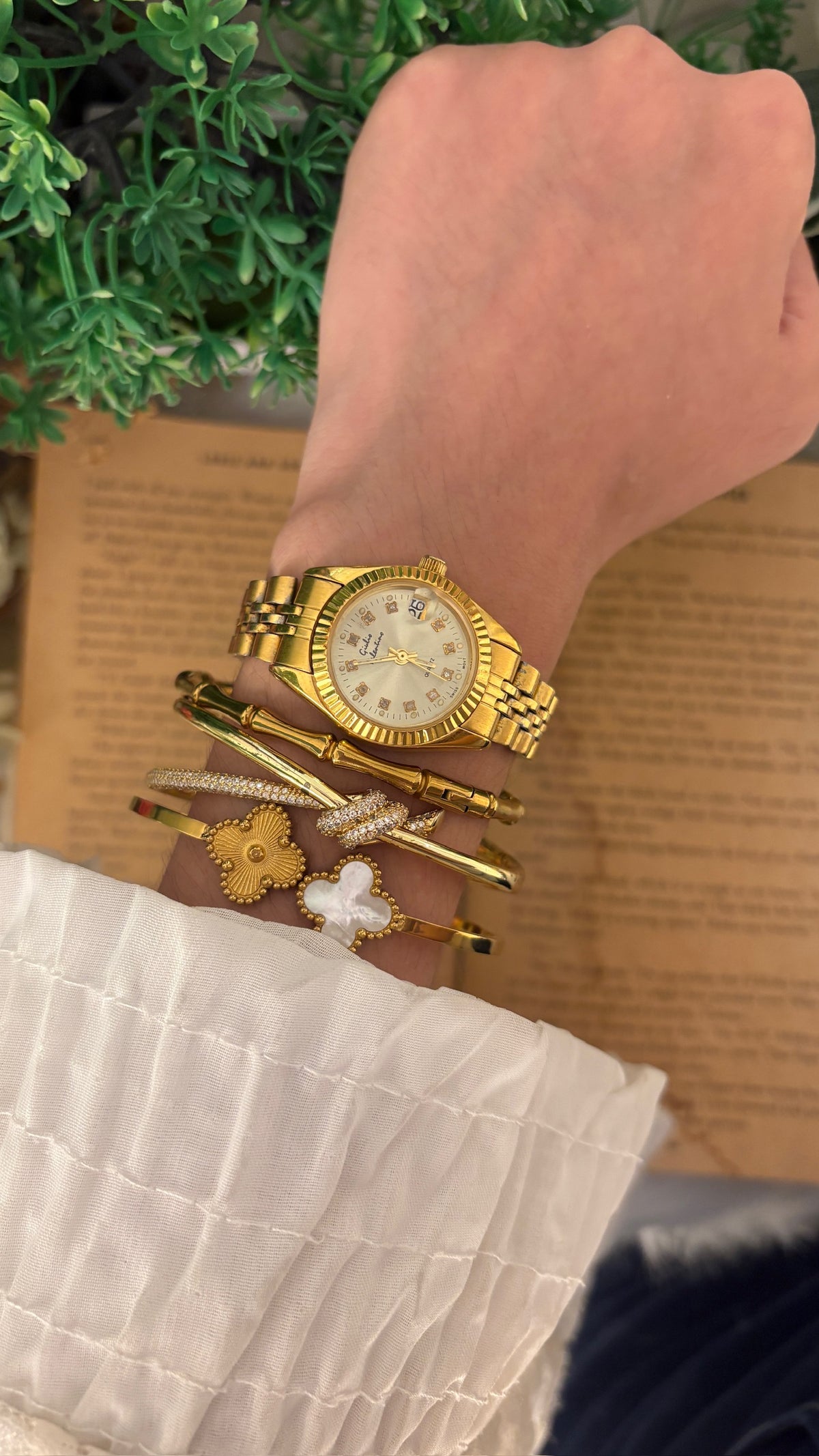 Vintage Giulio Valentino Fluted Bezel Date Window Watch in Gold Tone Quartz
