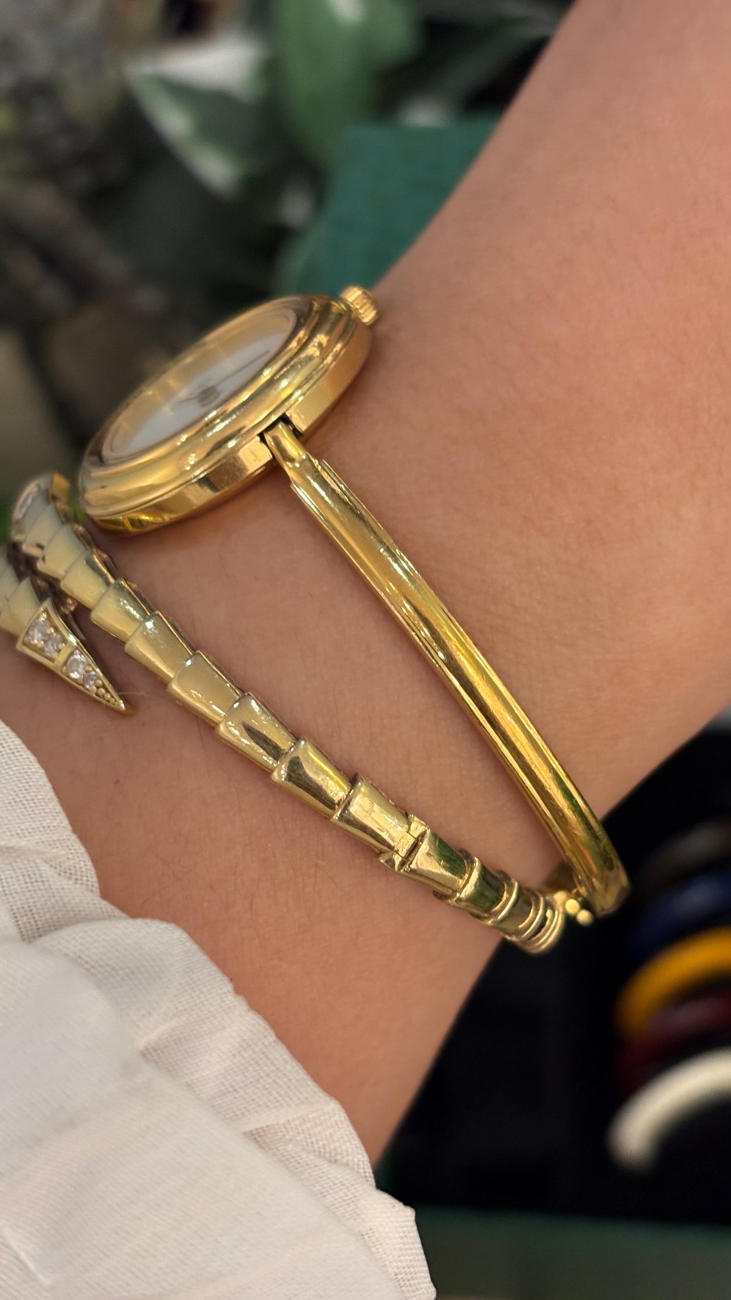 Extremely Rare Gucci Interchangeable Bezel Bangle Watch with Metal Bezel Set in Gold Tone Quartz Swiss
