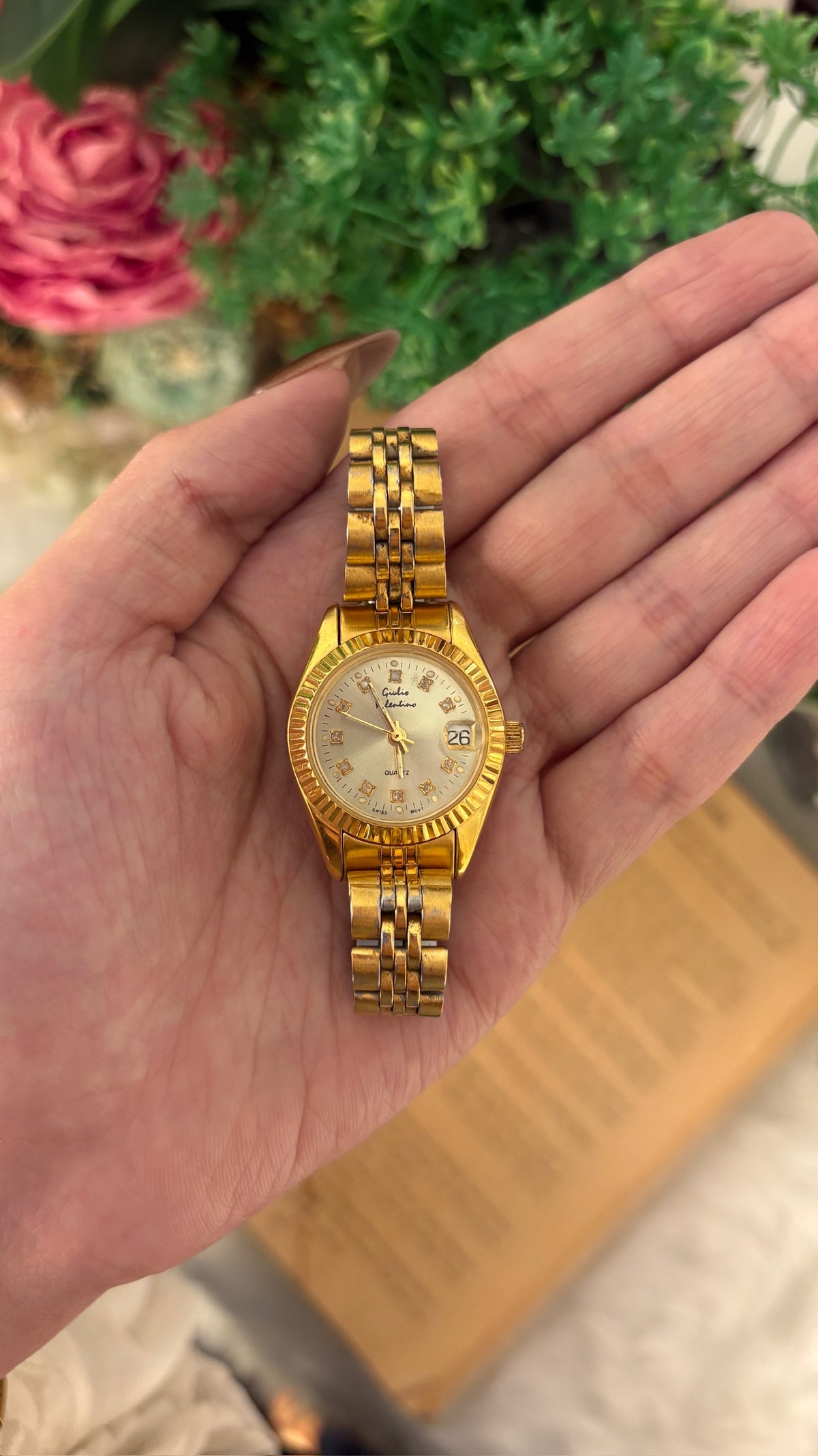 Vintage Giulio Valentino Fluted Bezel Date Window Watch in Gold Tone Quartz