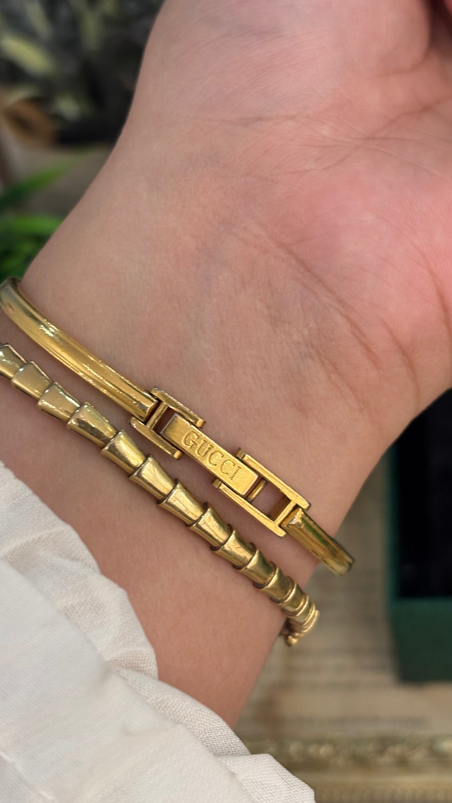 Extremely Rare Gucci Interchangeable Bezel Bangle Watch with Metal Bezel Set in Gold Tone Quartz Swiss