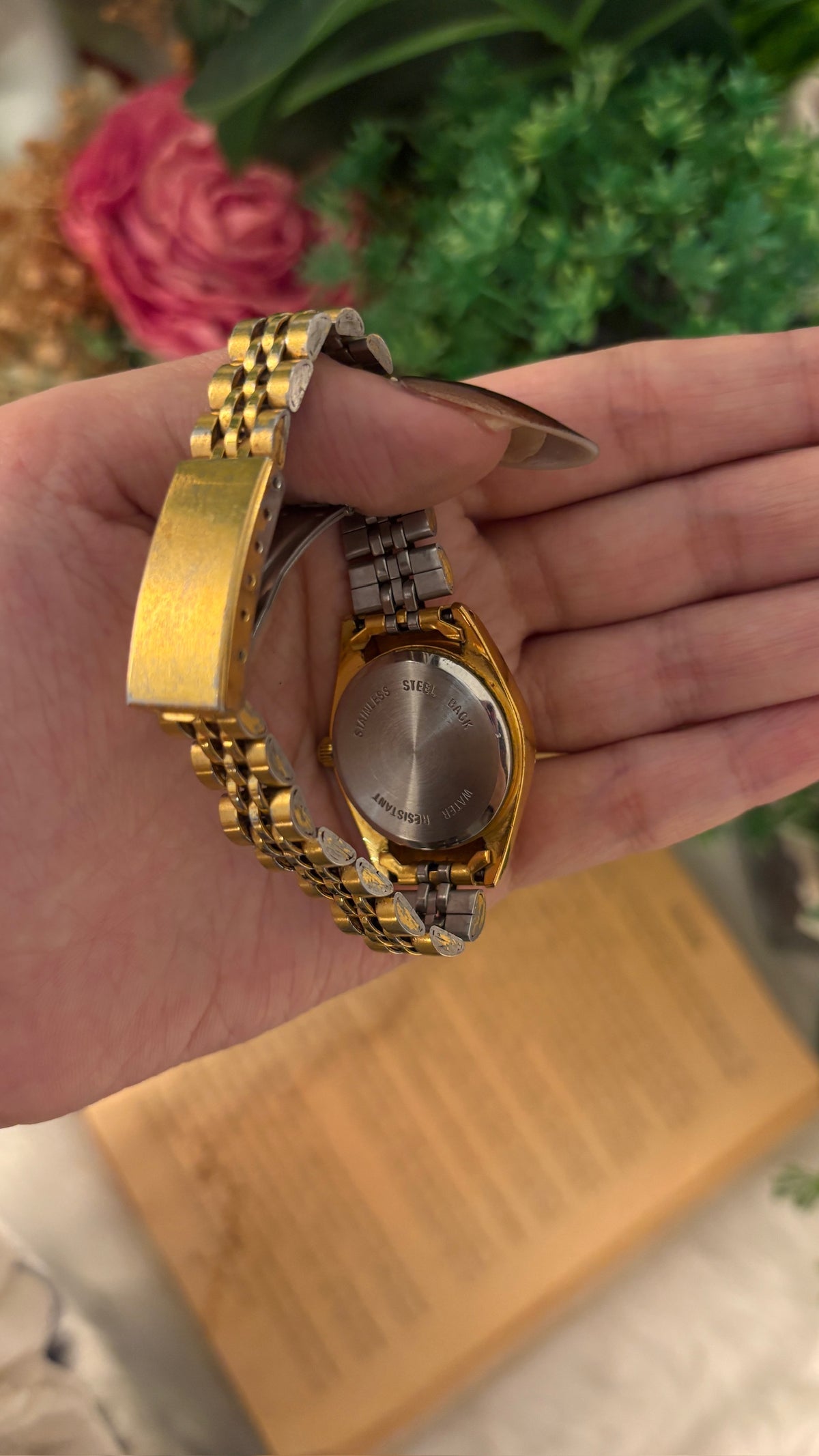 Vintage Giulio Valentino Fluted Bezel Date Window Watch in Gold Tone Quartz