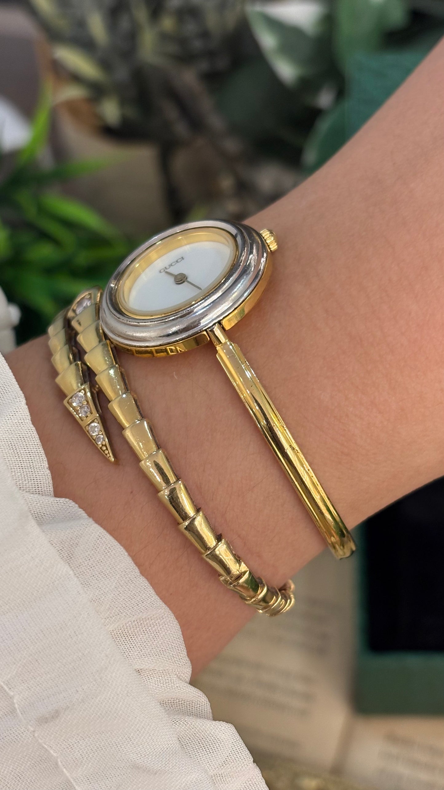 Extremely Rare Gucci Interchangeable Bezel Bangle Watch with Metal Bezel Set in Gold Tone Quartz Swiss