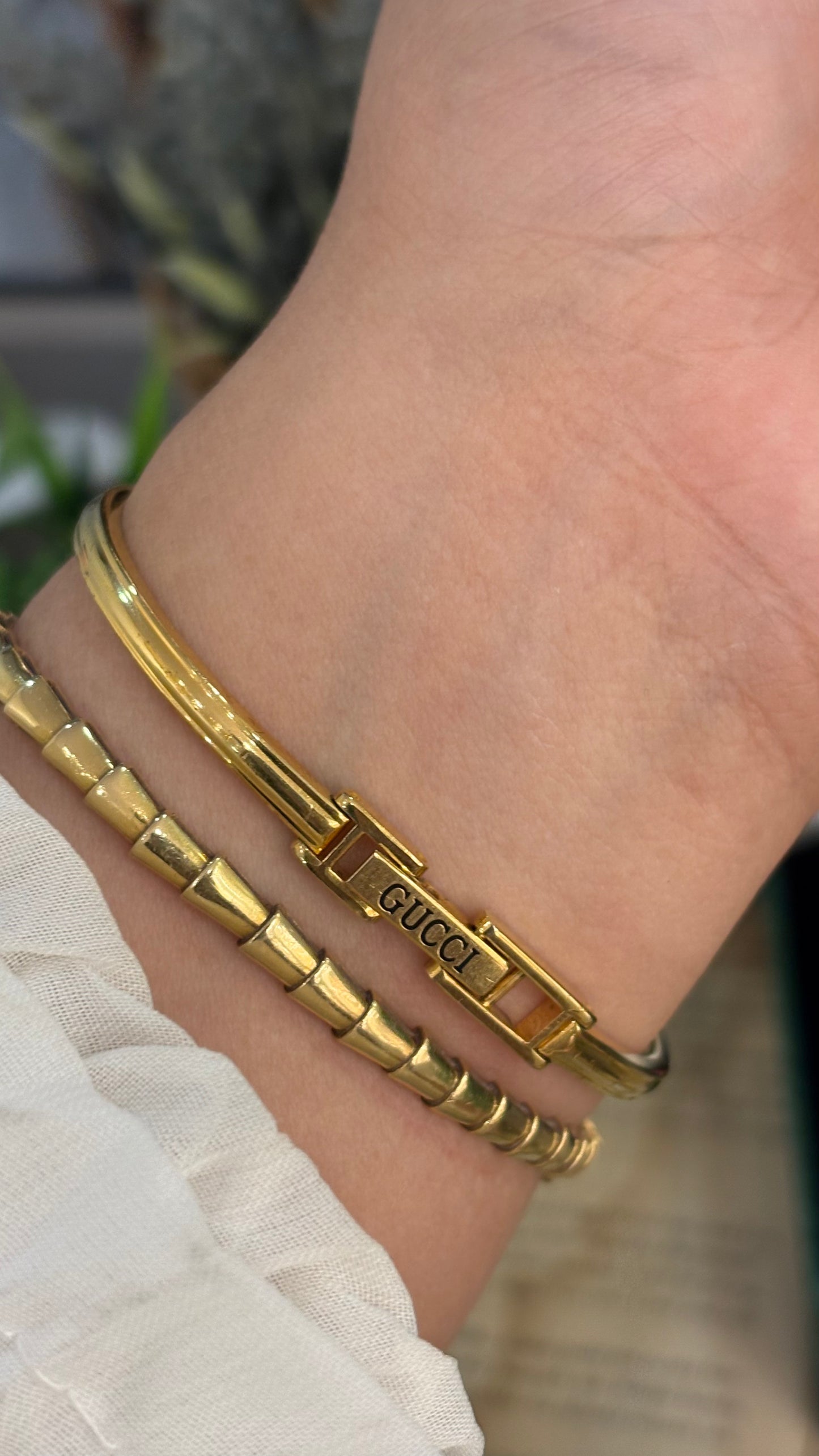 Extremely Rare Gucci Interchangeable Bezel Bangle Watch with Metal Bezel Set in Gold Tone Quartz Swiss