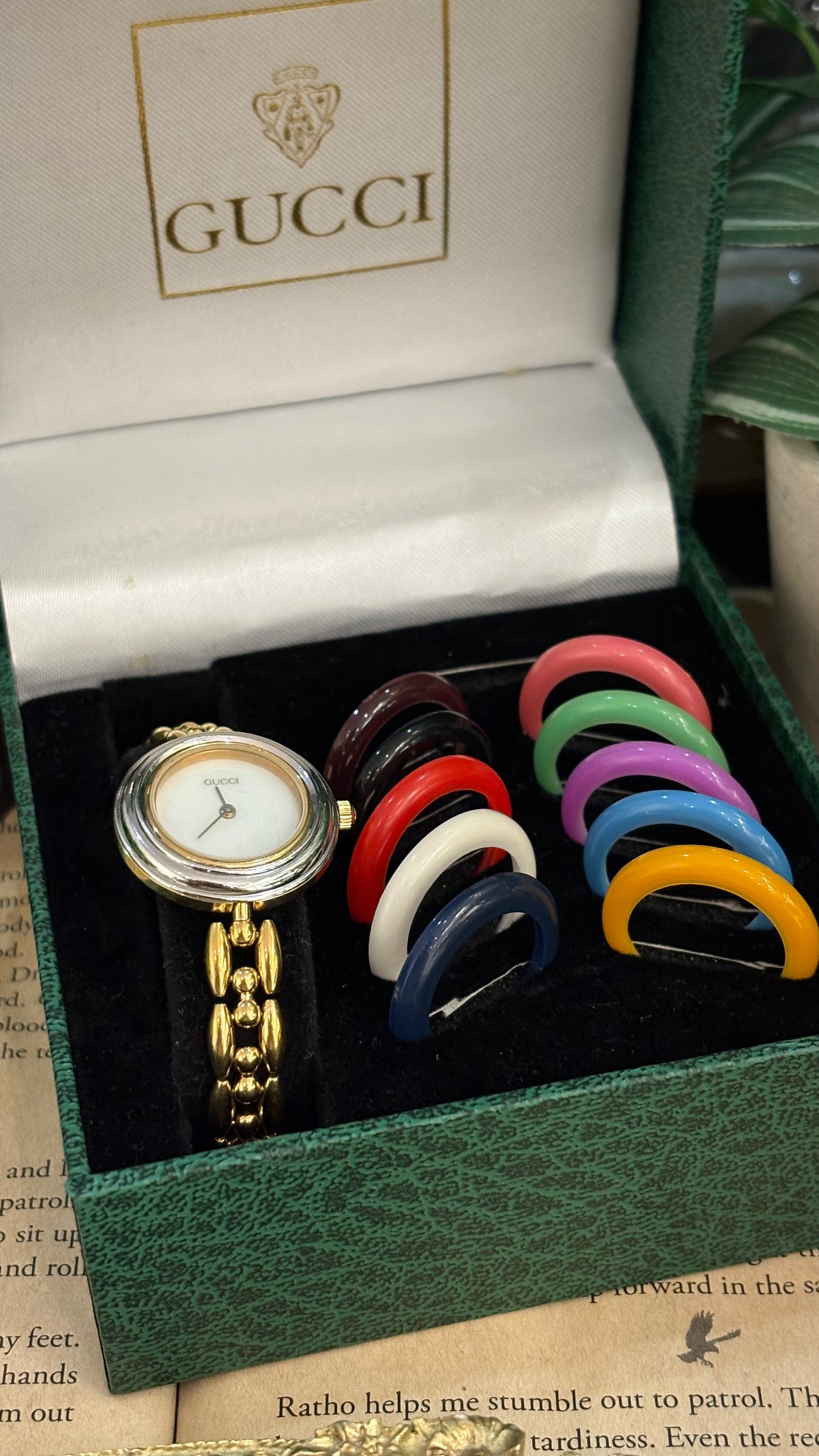 Extremely Rare Gucci Interchangeable Bezel Rice Link Watch with Metal Bezel Set in Gold Tone Quartz Swiss